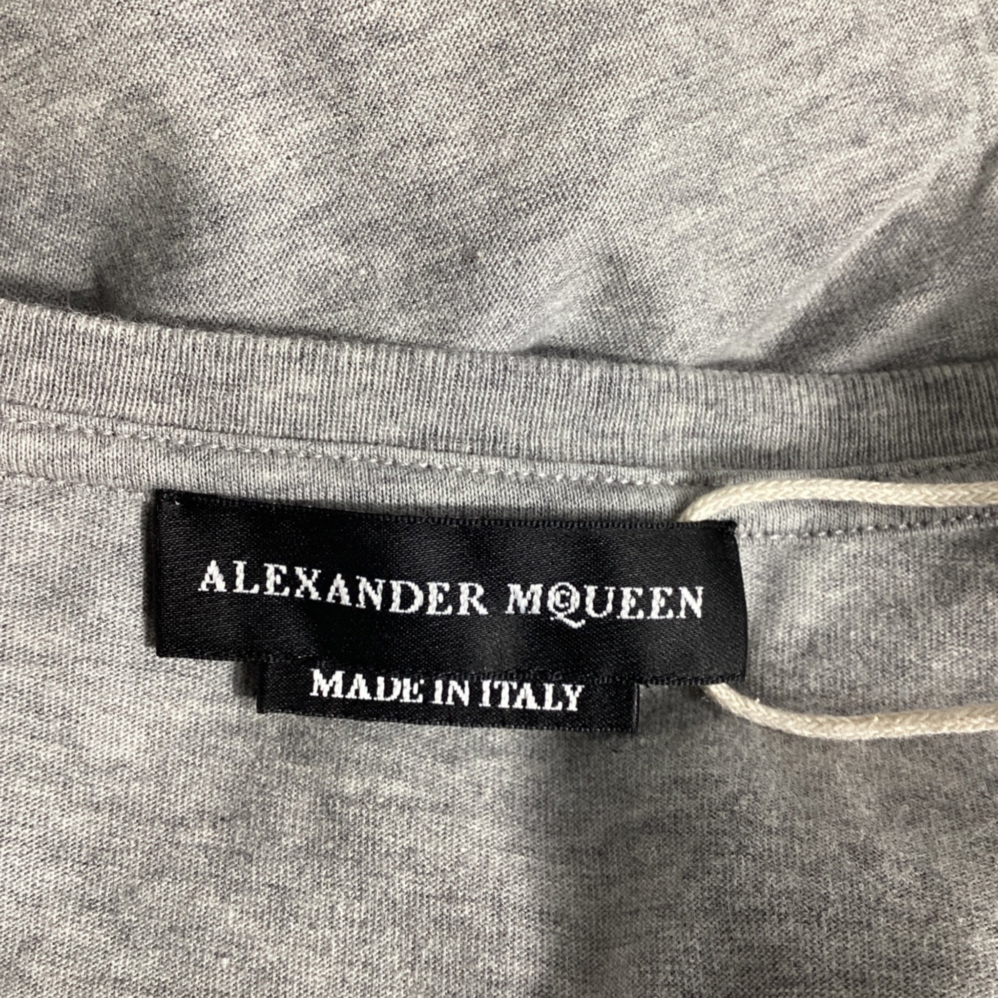 Men's Alexander Mcqueen Skull Print T-Shirt in Grey Cotton - Image 5