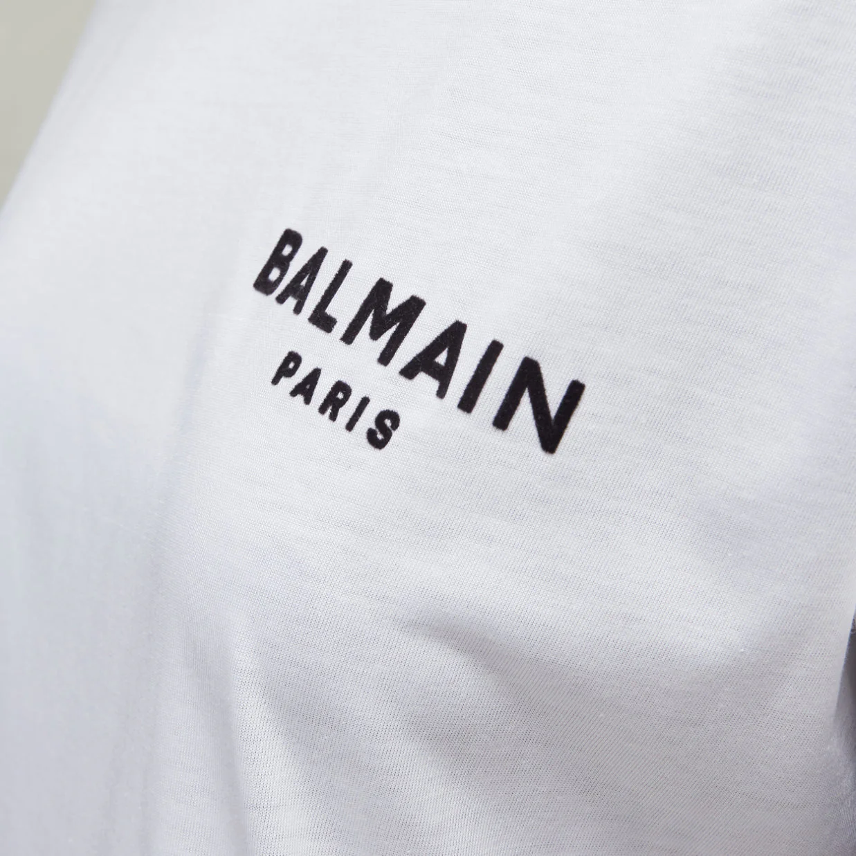 Women's BALMAIN signature logo print cuffed sleeves cotton tshirt - Image 8