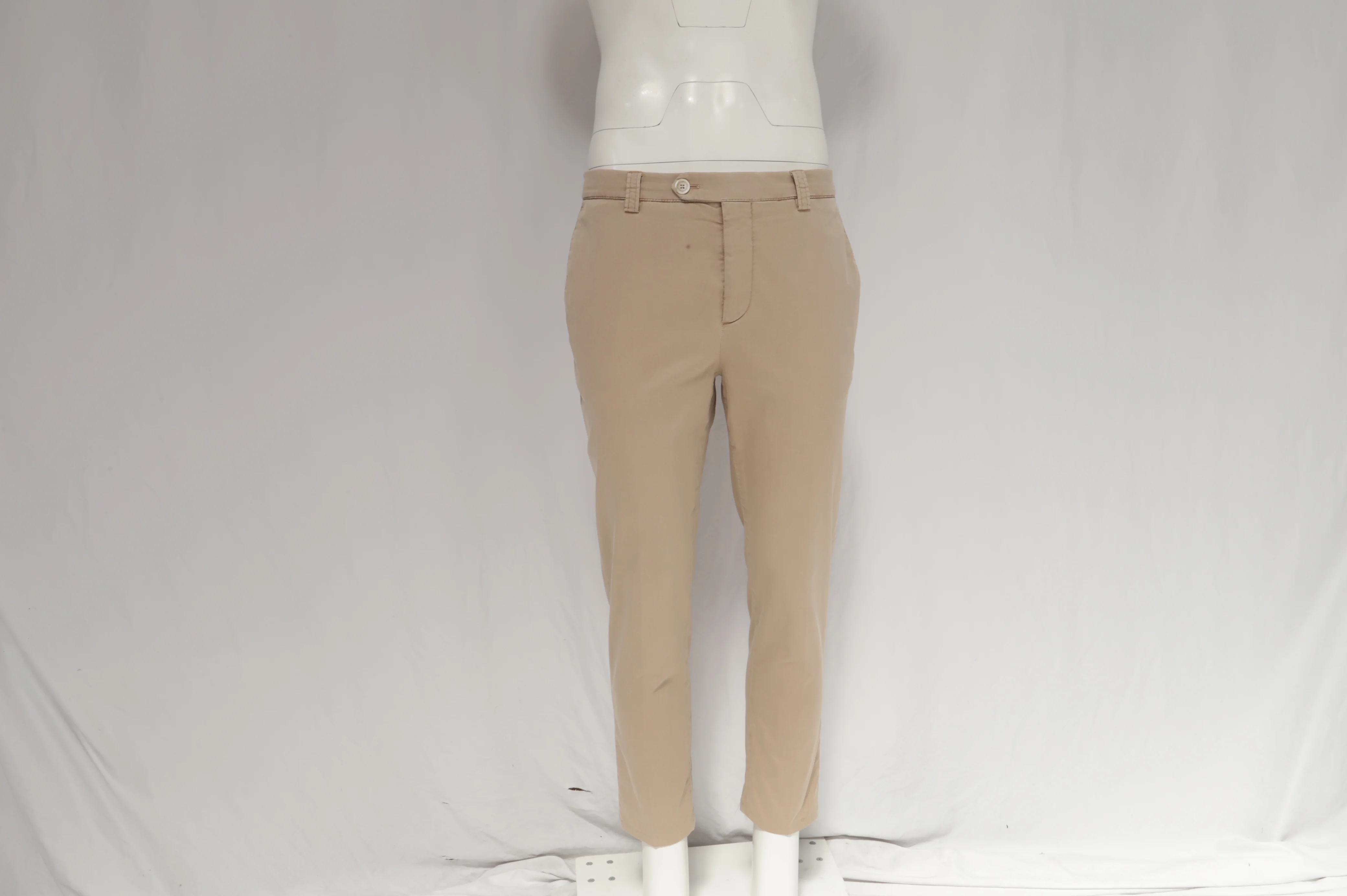 Men's Brunello Cucinelli Low-Rise Slim-Fit Jeans in Beige Cotton - Image 7