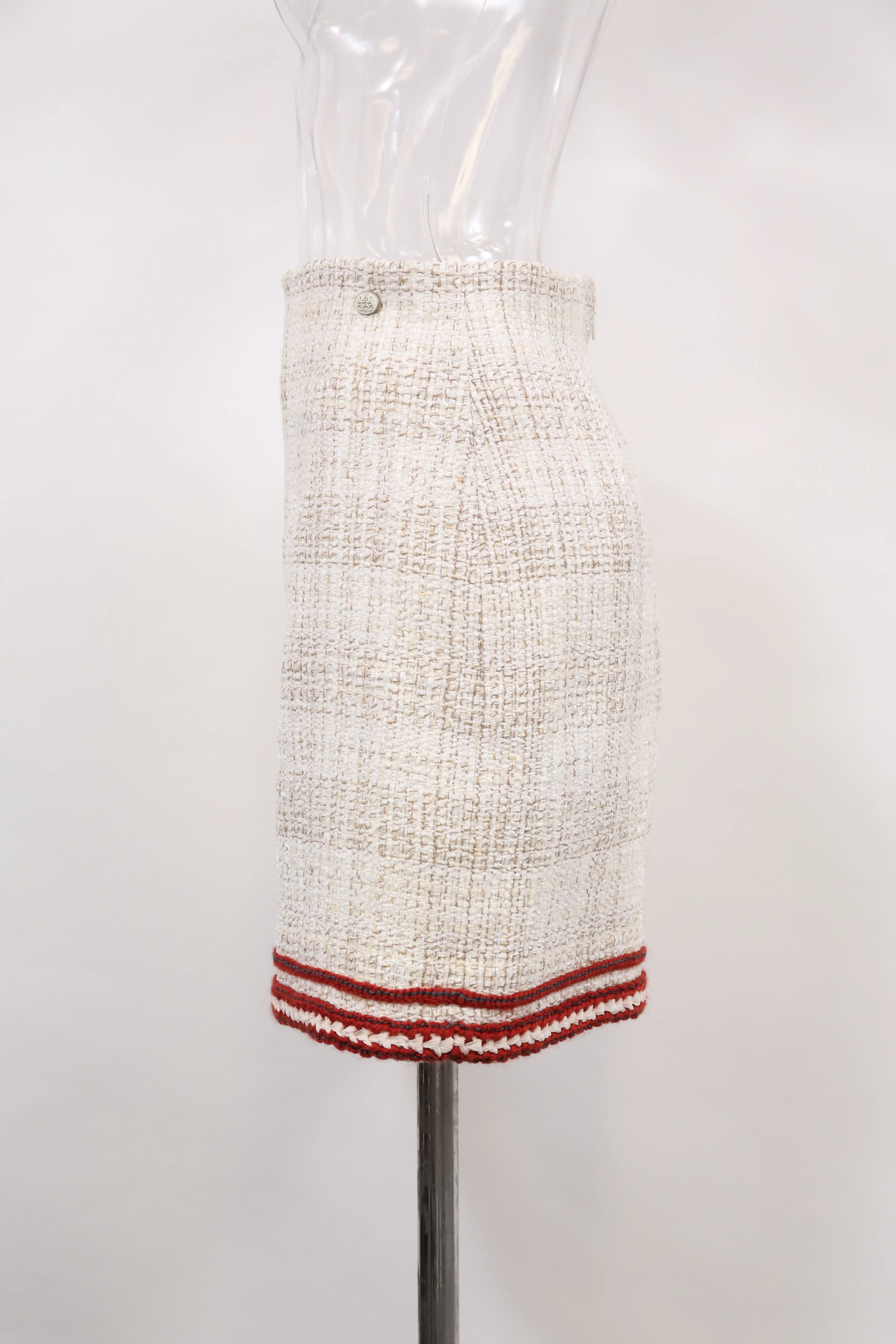 Women's Chanel Mini A-Line Skirt in Beige and Red Cotton Tweed - Image 6