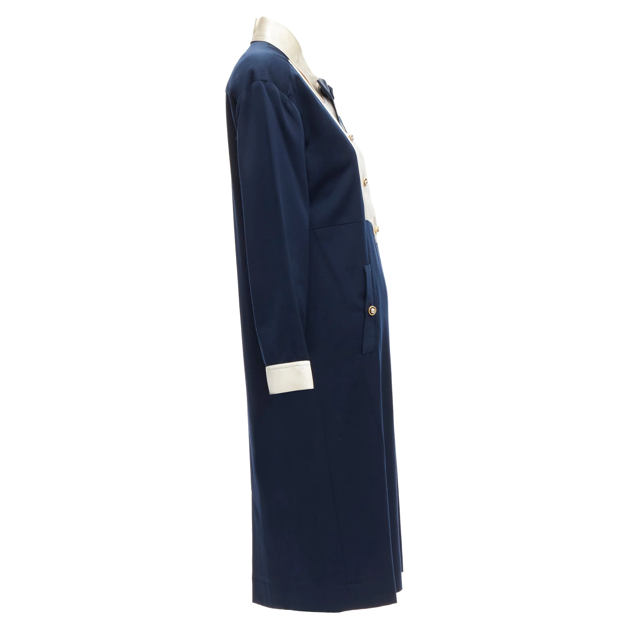 Women's Chanel pearl button two tone wool silk dress - Image 4