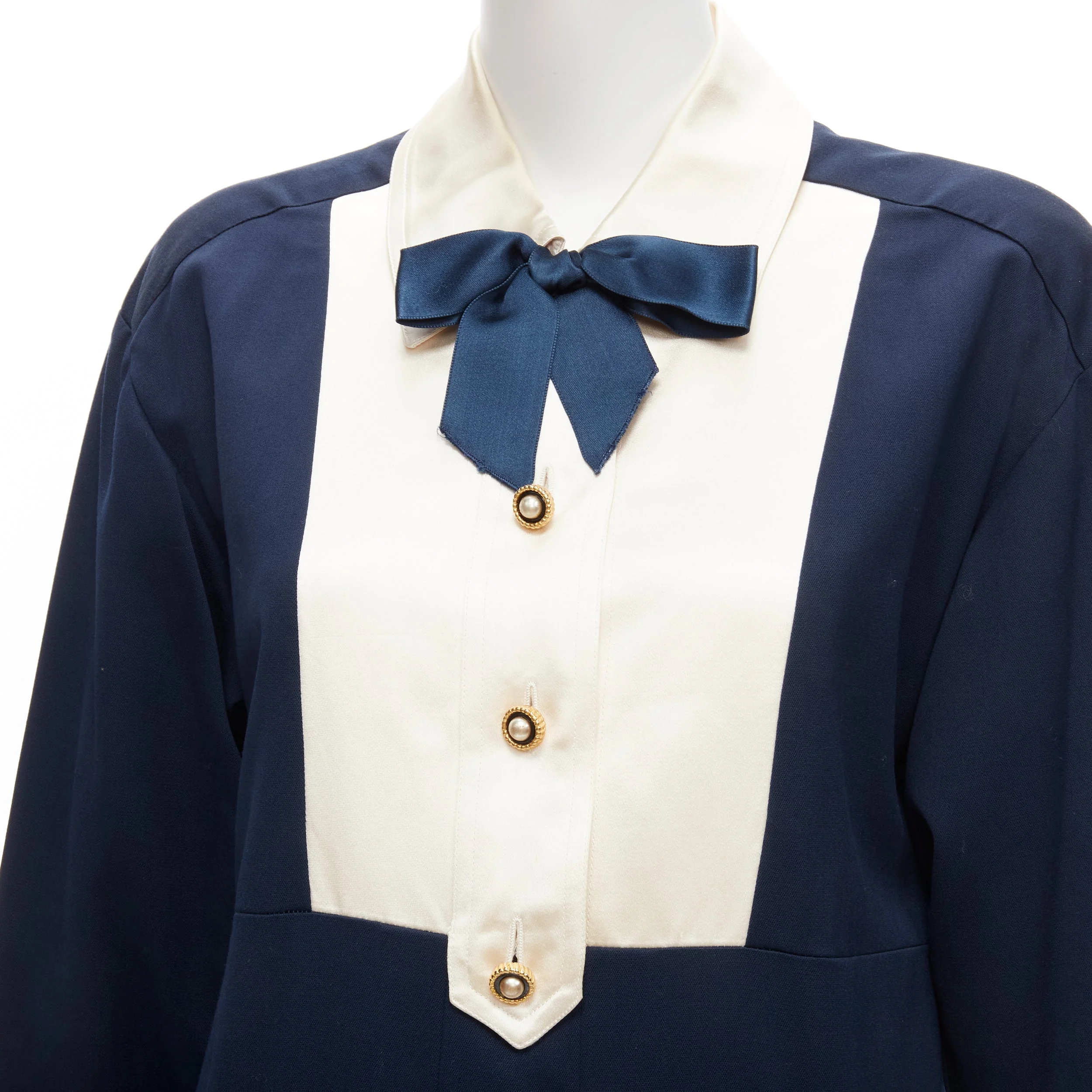 Women's Chanel pearl button two tone wool silk dress - Image 8