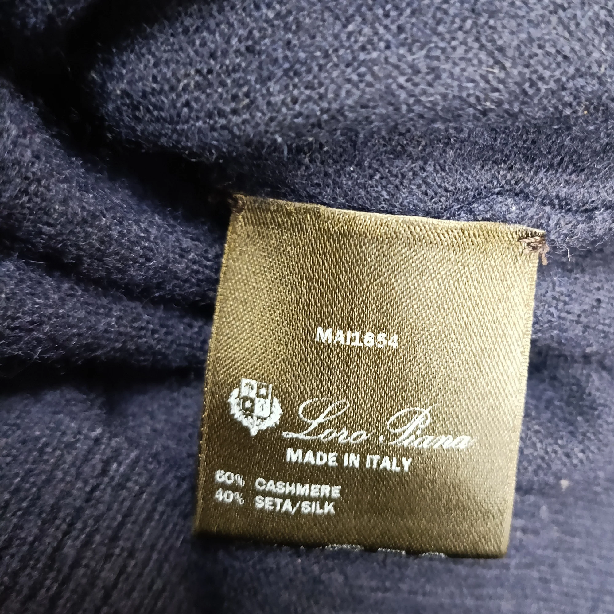Men's Loro Piana Knitted Round Neck Sweater in Navy Blue Cashmere - Image 4
