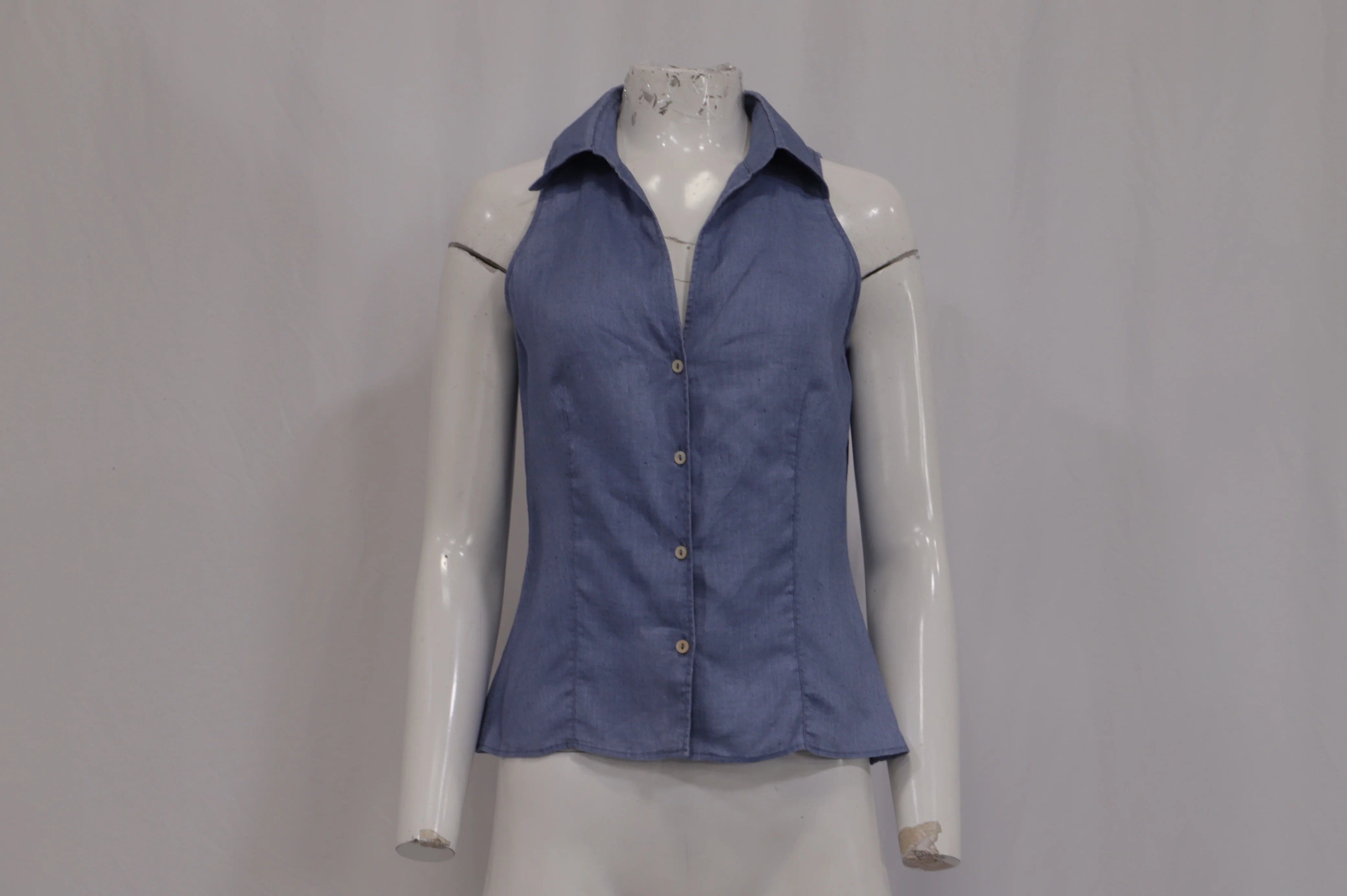 Women's Loro Piana Sleeveless Button Up Blouse in Light Blue Linen - Image 7