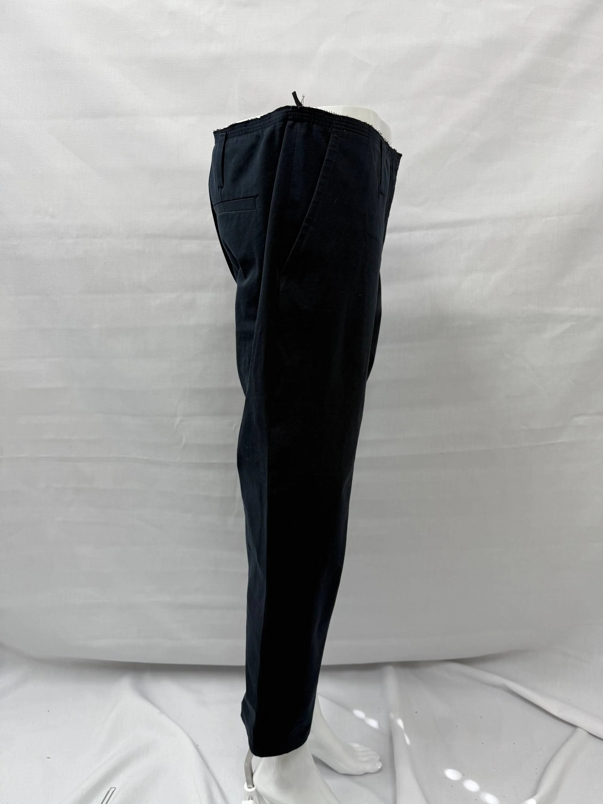 Women's Prada Low-Rise Cropped Trousers in Navy Blue Cotton - Image 7
