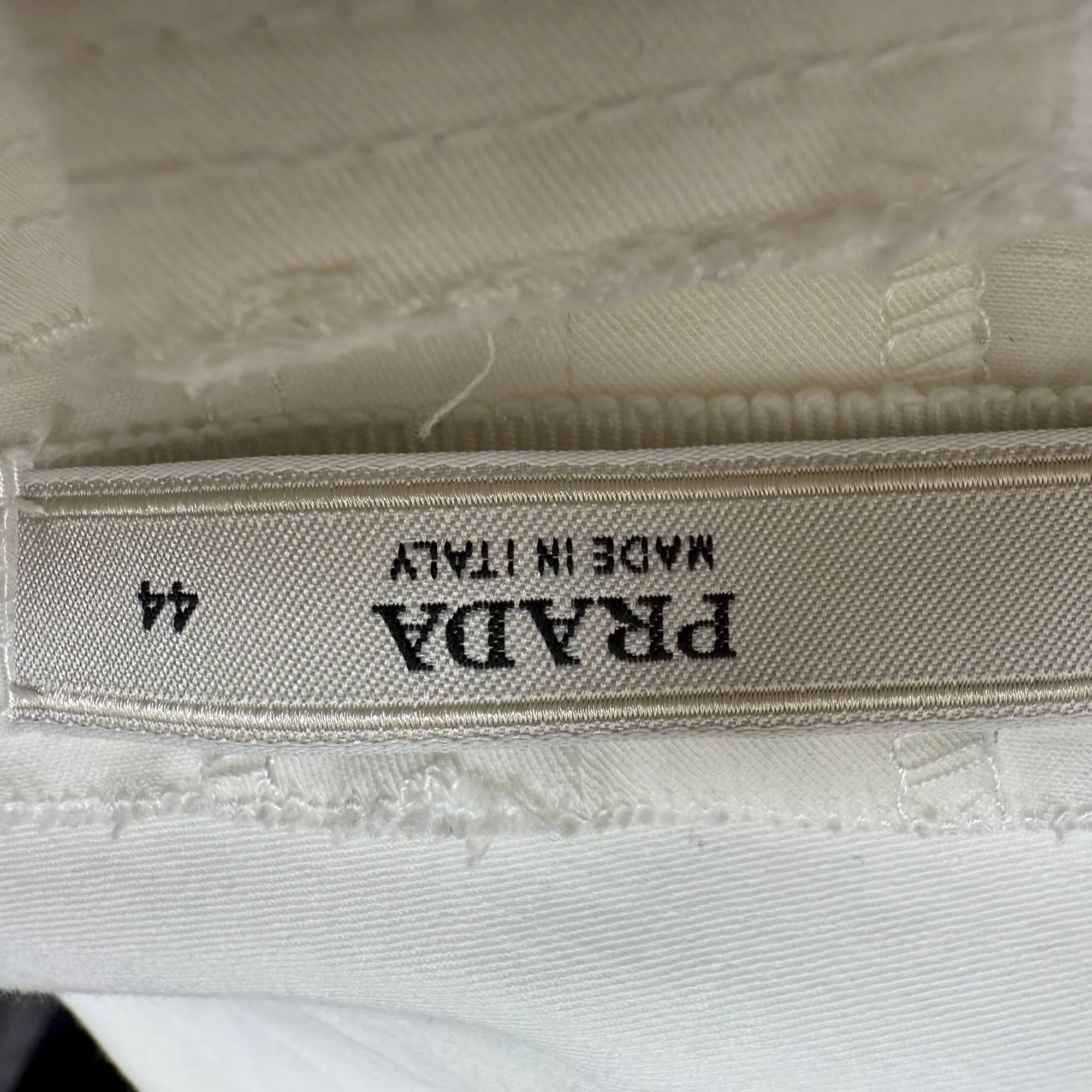 Women's Prada Low-Rise Cropped Trousers in White Cotton - Image 3