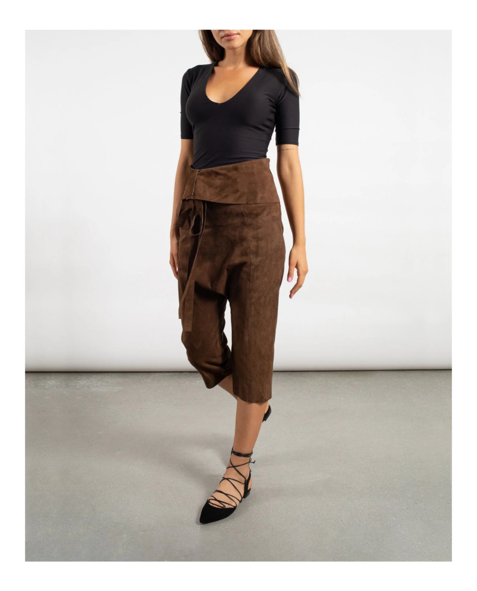Women's Saint Laurent Cropped Suede Droped Shorts - Image 2