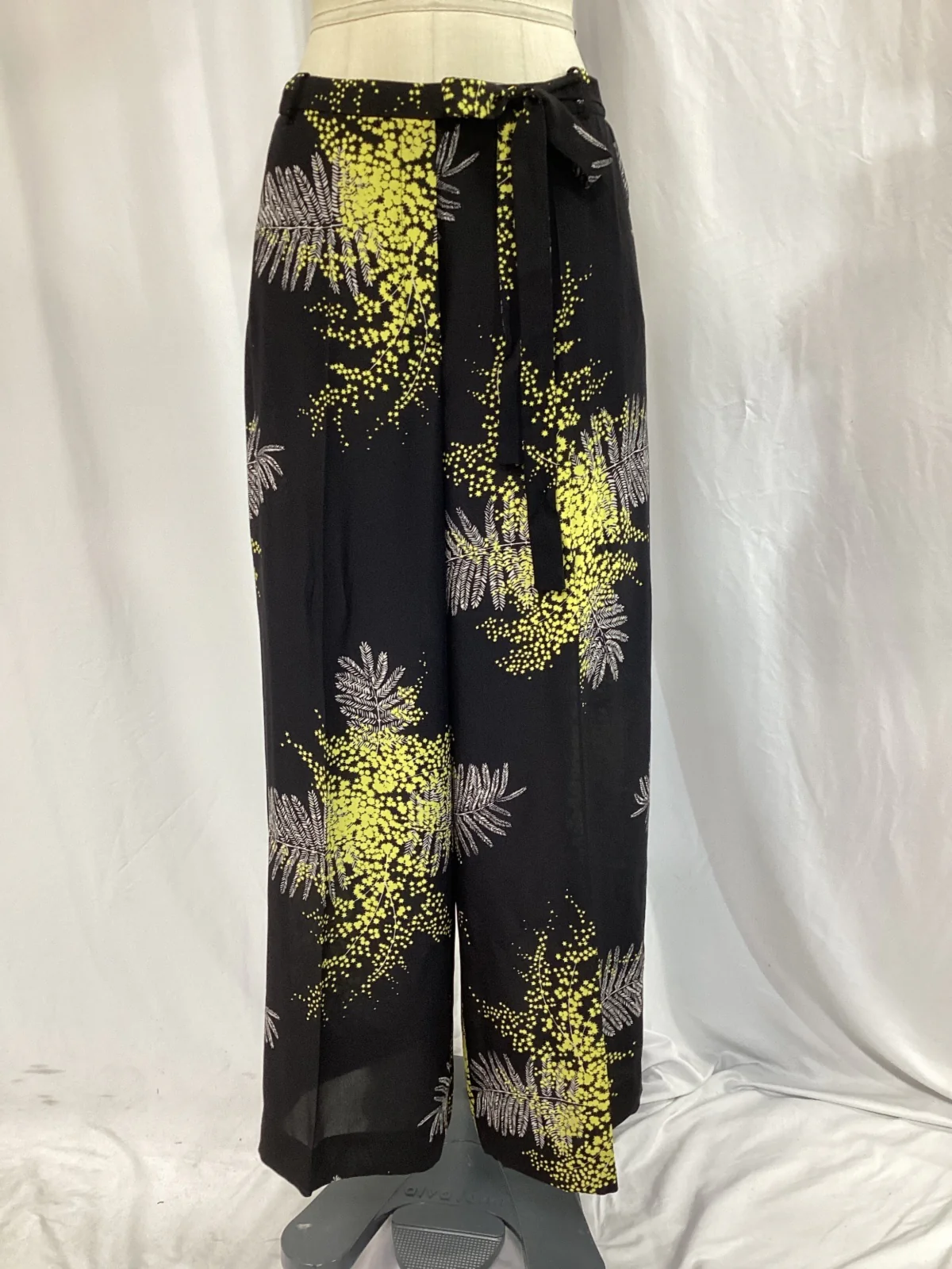 Women's Valentino Printed Crepe Wide-Leg Pants in Black Silk - Image 6