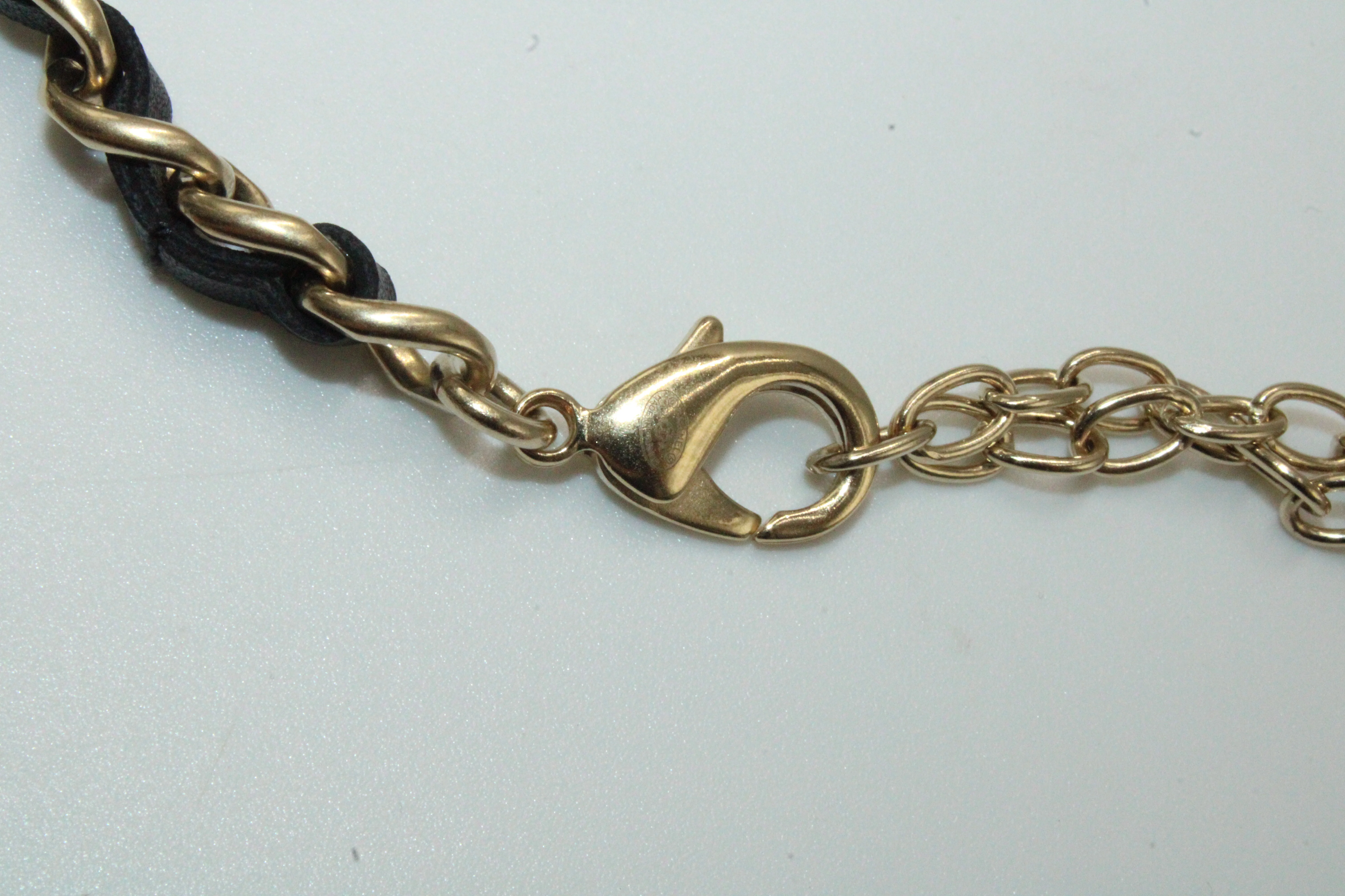 Chanel Pearl and Medallion Chain Belt in Gold Metal - Image 10