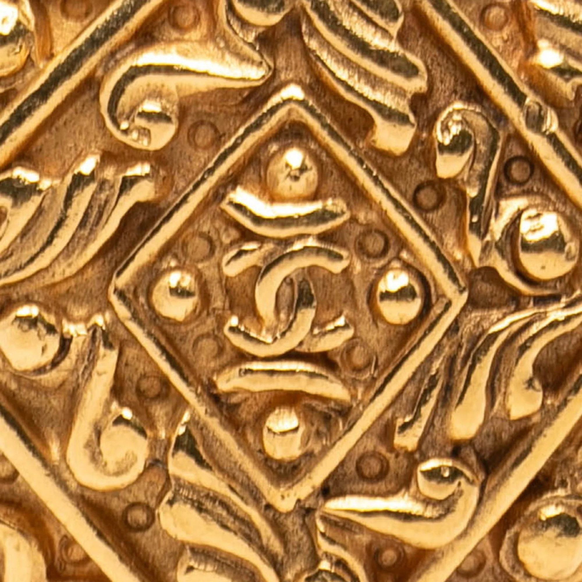 CC Logo Brooch Metal - Image 3