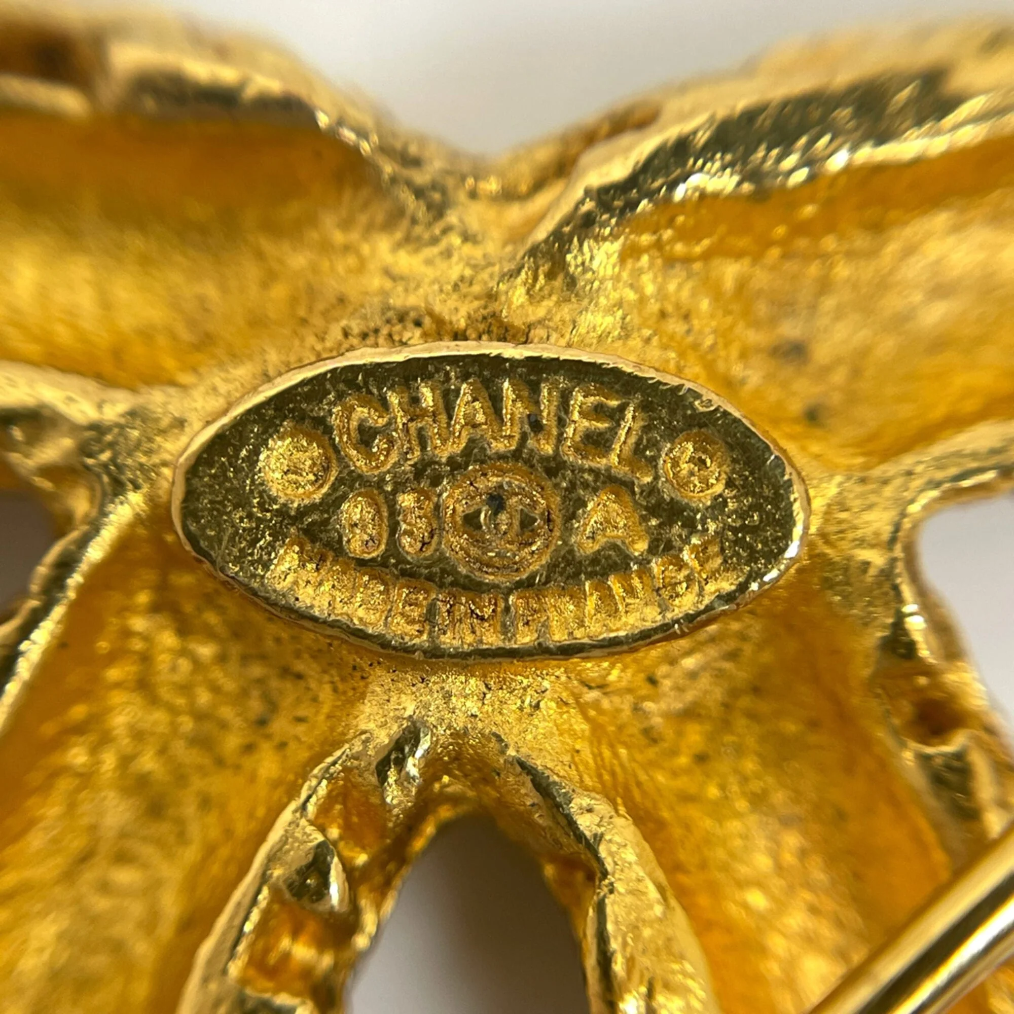 CC Logo Brooch Metal - Image 7