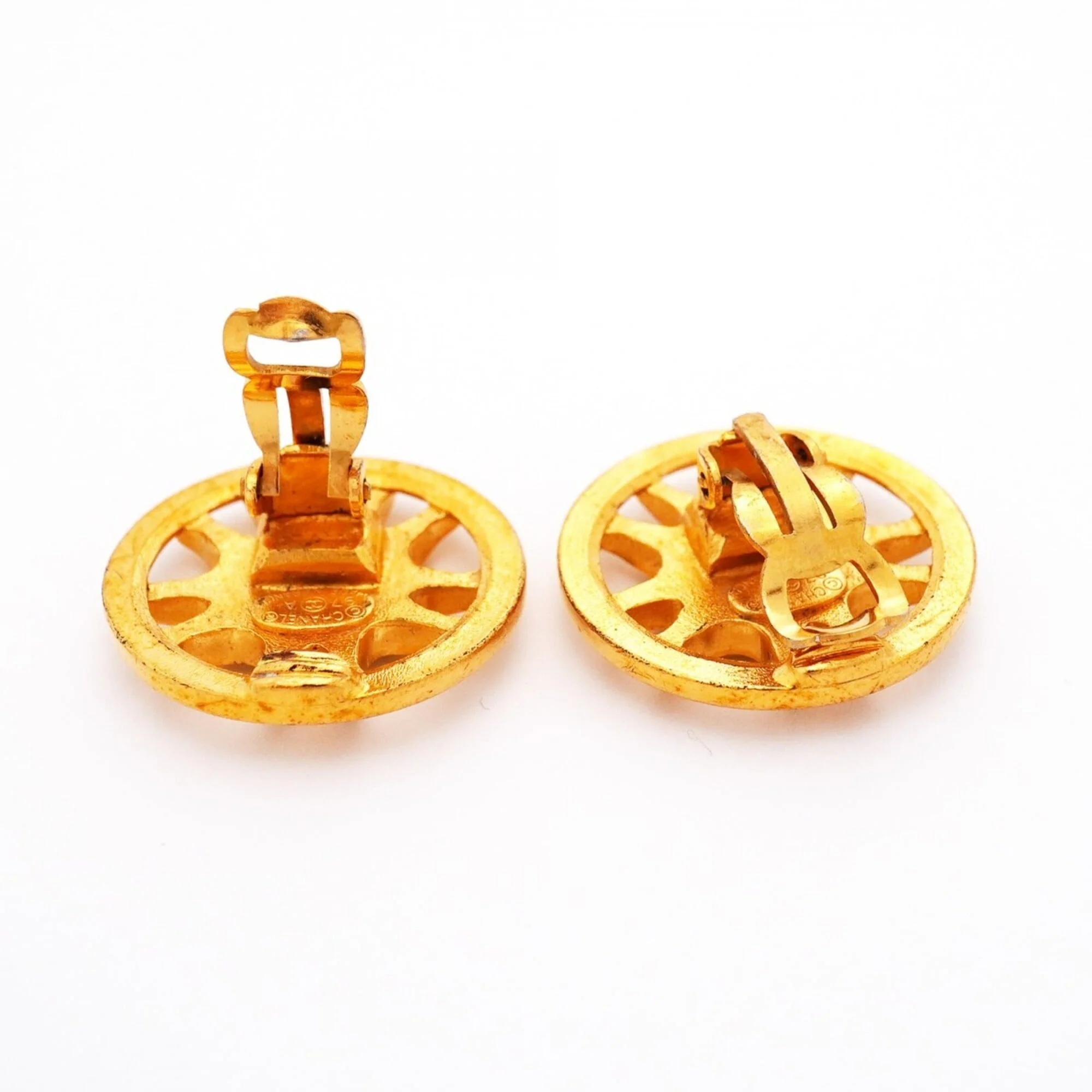 CC Logo Circle Clip-On Earrings Metal Gold-Tone Metal - Image 3