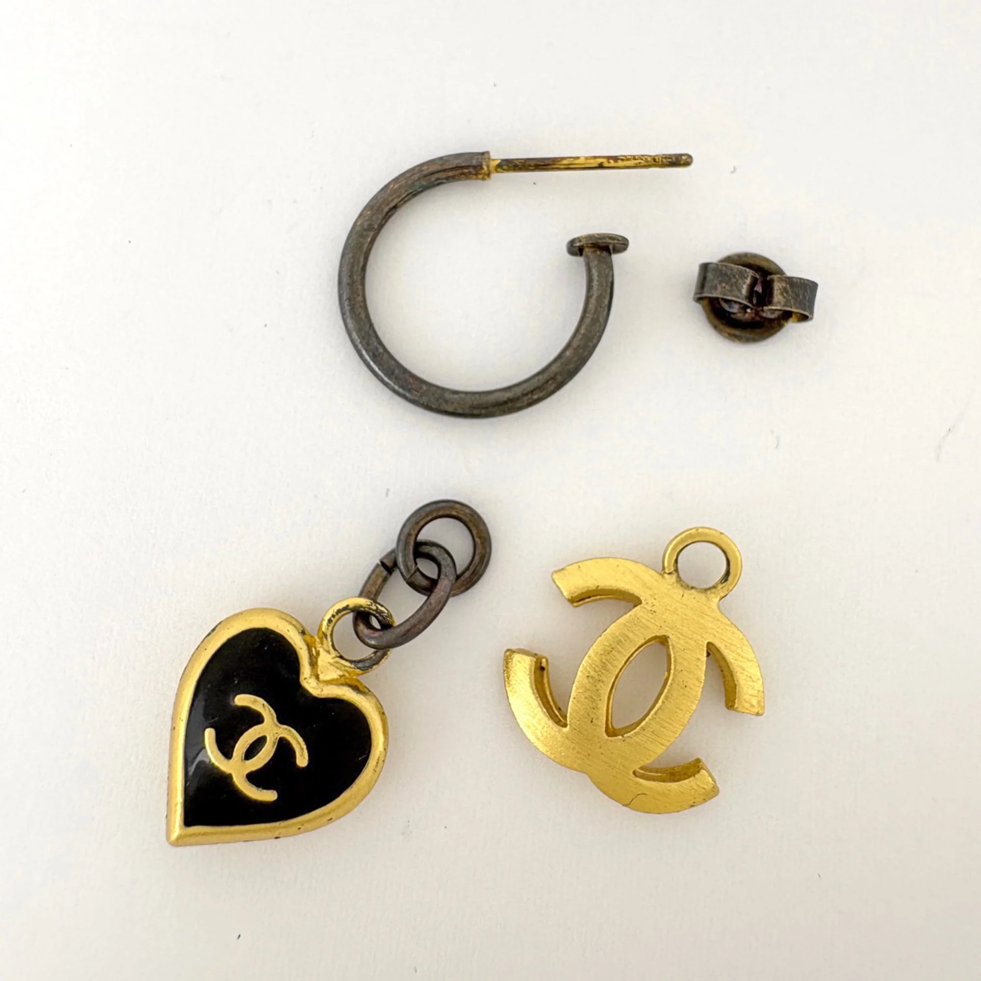 CC Logo Heart Earrings Metal Gold-Tone Metal - Image 3