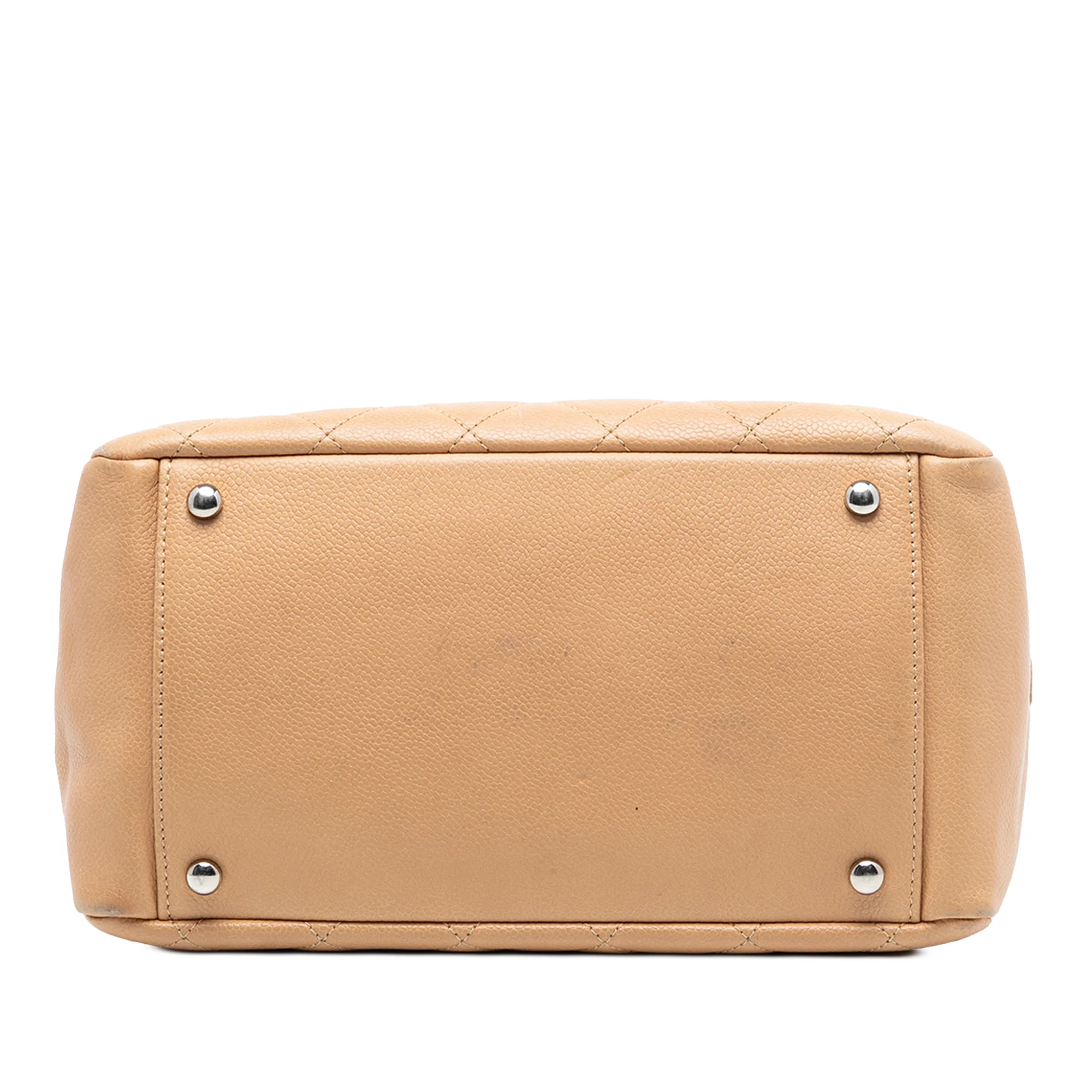Petite Timeless Tote Quilted Caviar - Image 3