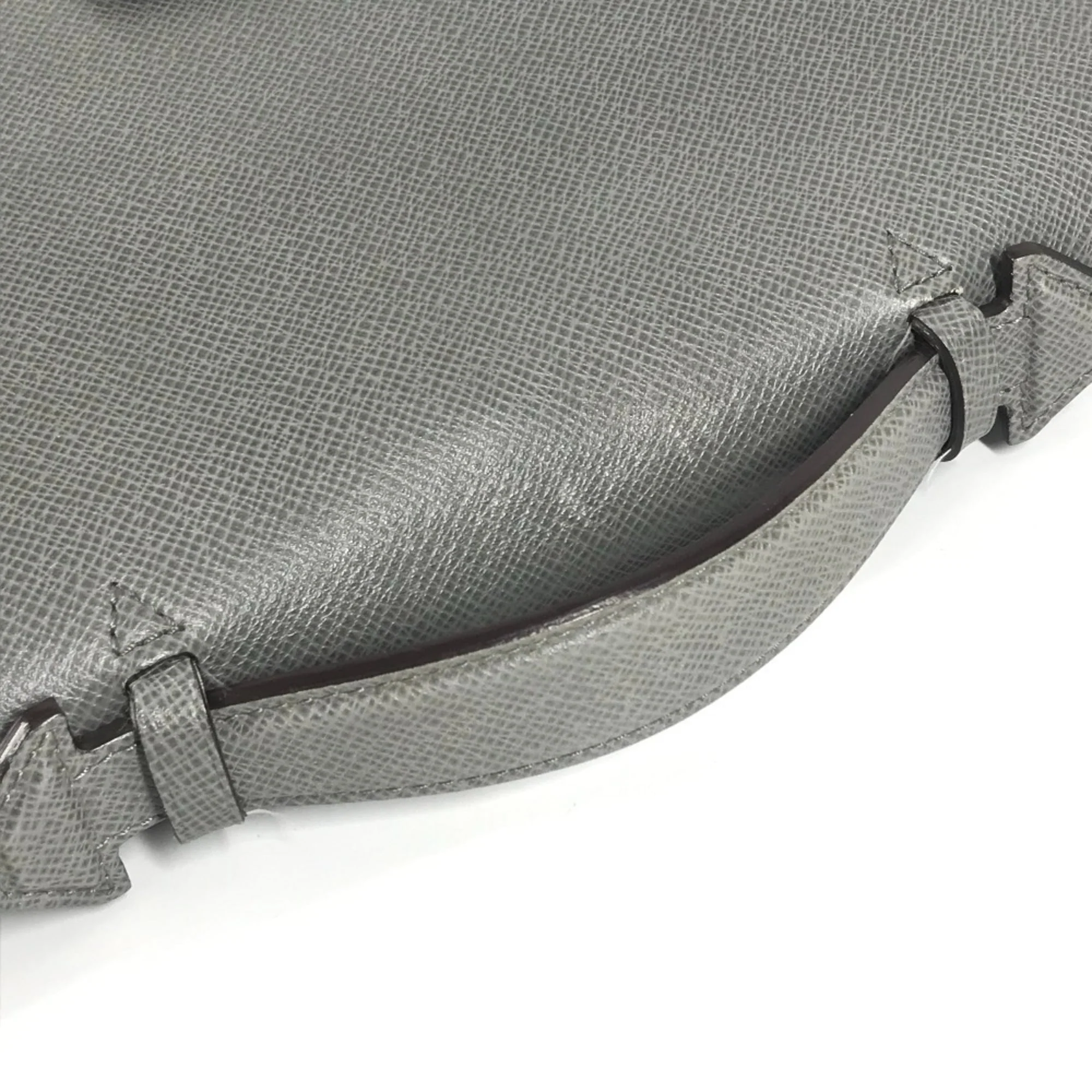 Vassili Handbag Taiga Leather PM - Image 8