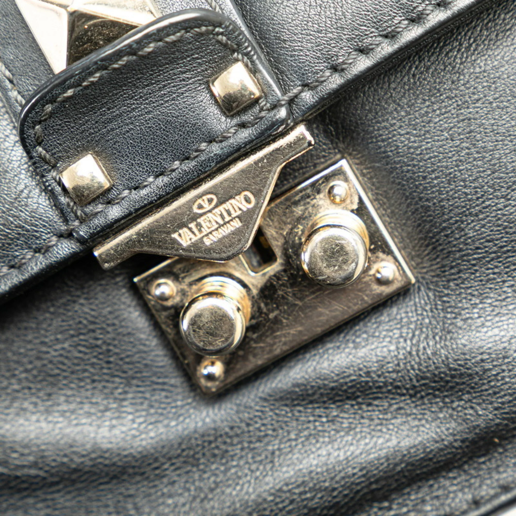 Glam Lock Shoulder Bag Leather Medium - Image 4