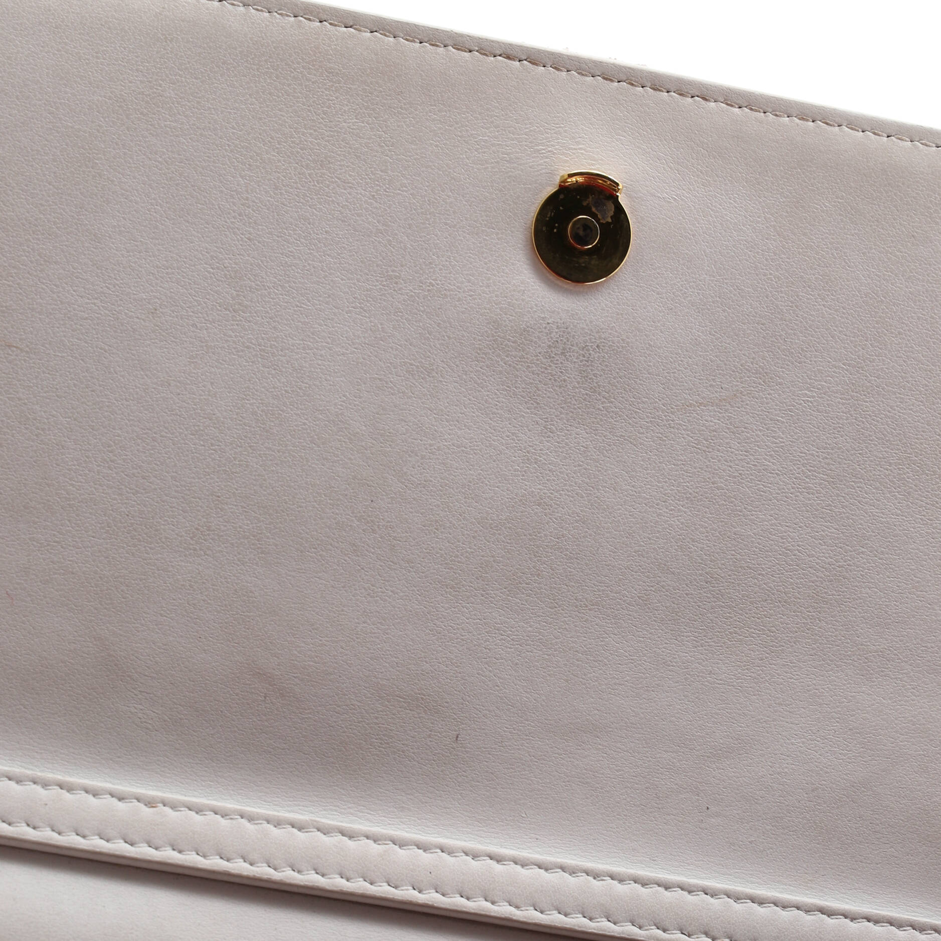 Lola Clutch on Chain Quilted Leather - Image 8