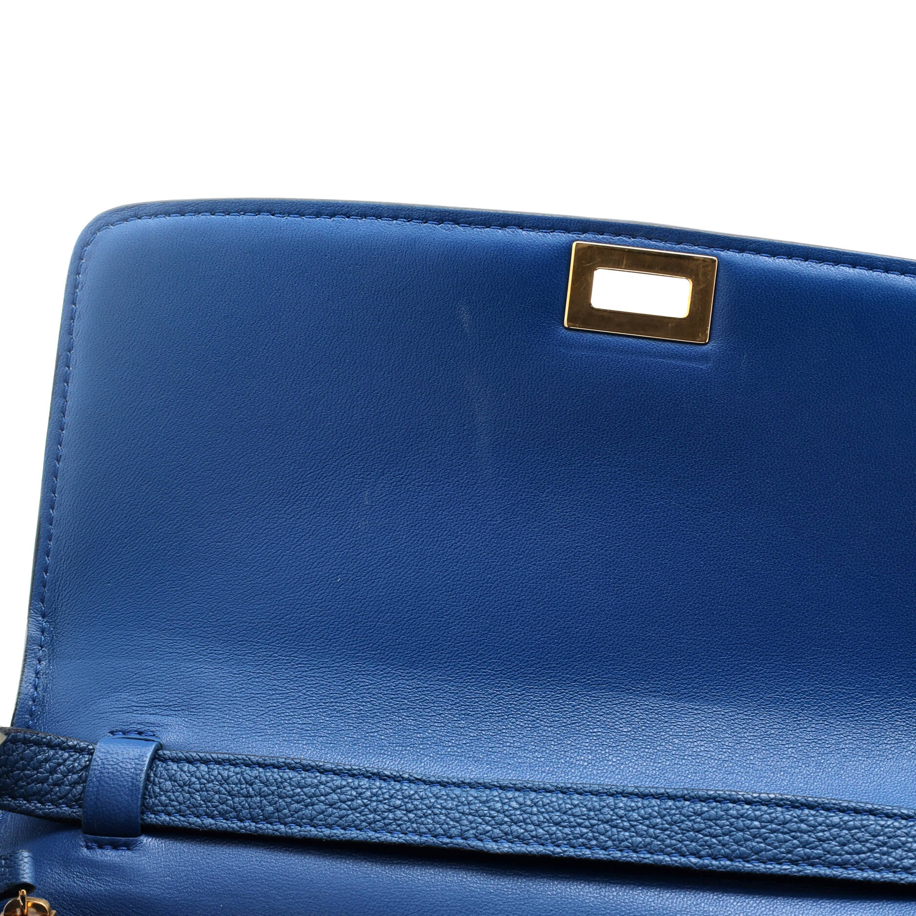 Classic Box Bag Grainy Leather Medium - Image 6