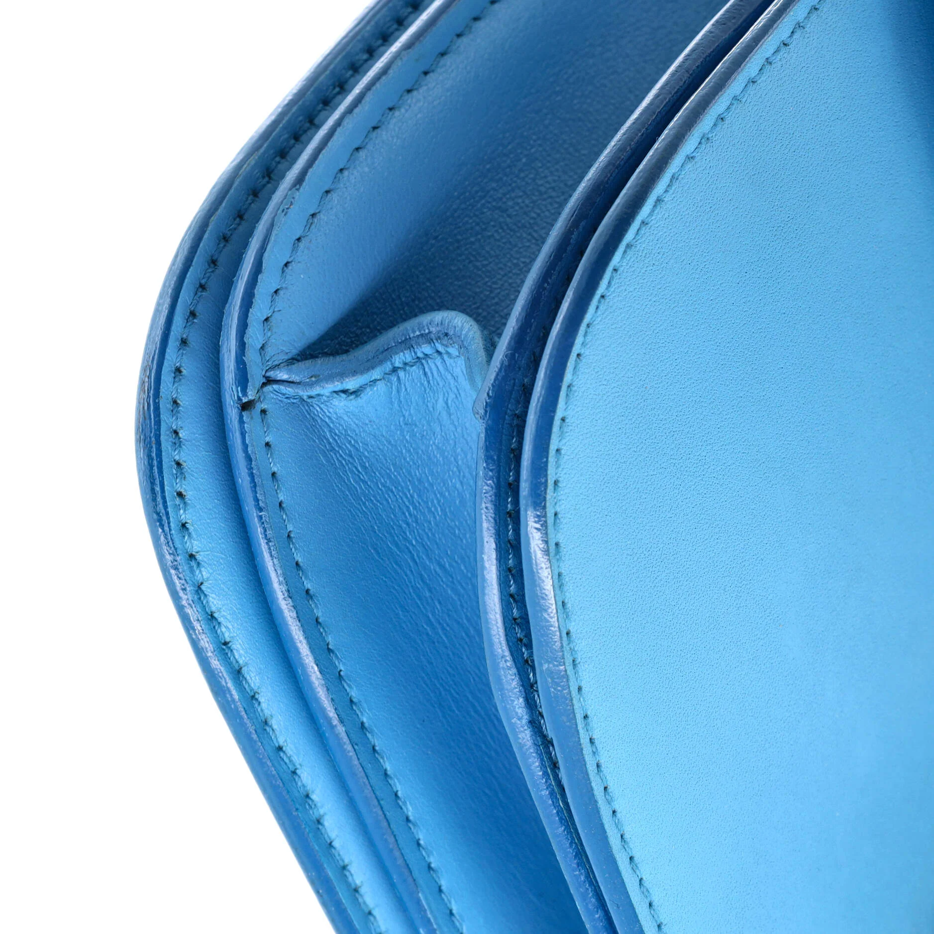 Classic Box Bag Smooth Leather Medium - Image 6