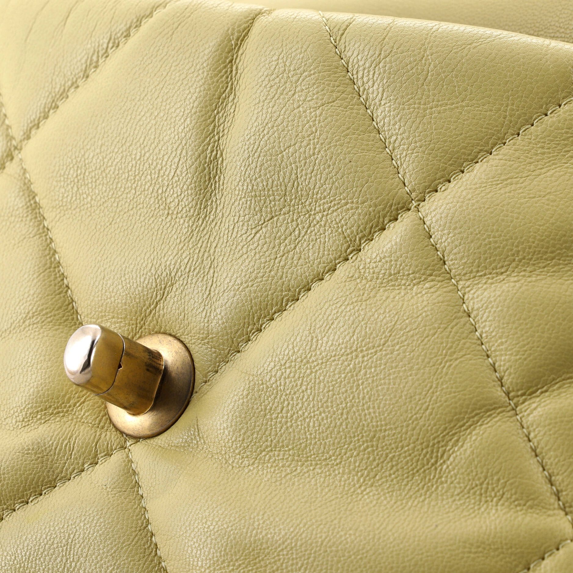 19 Flap Bag Quilted Leather Medium - Image 6