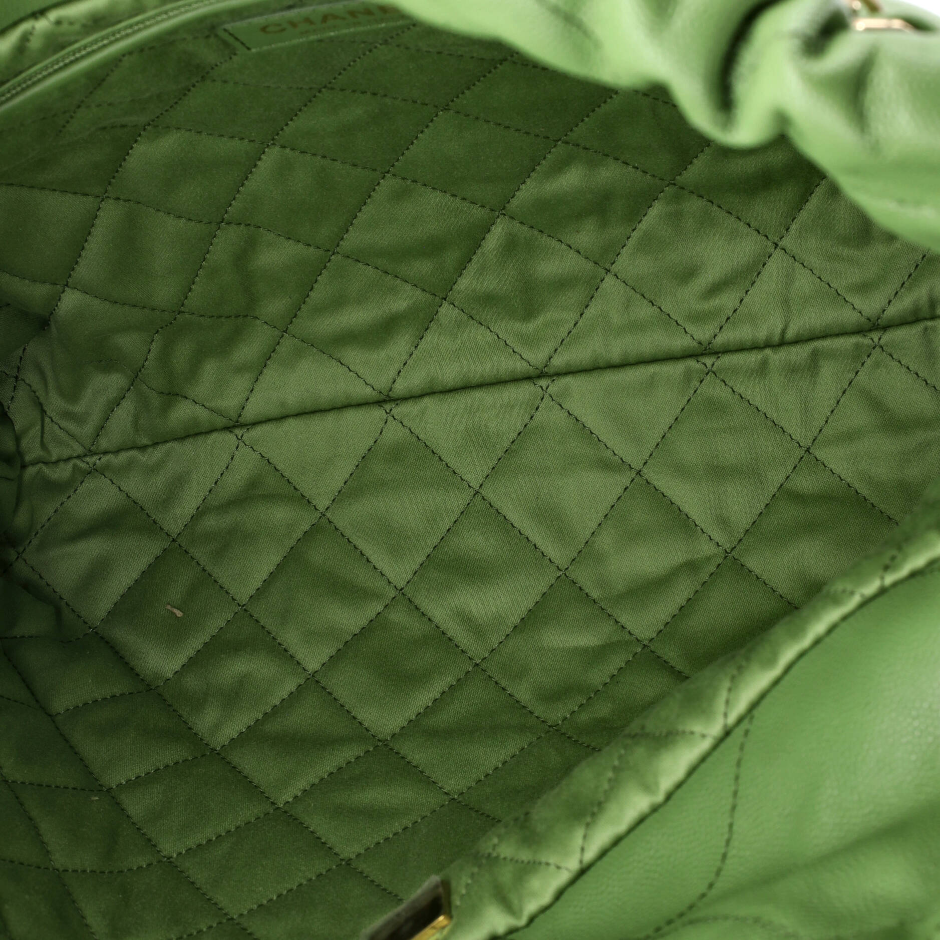 22 Chain Hobo Quilted Caviar Small - Image 6