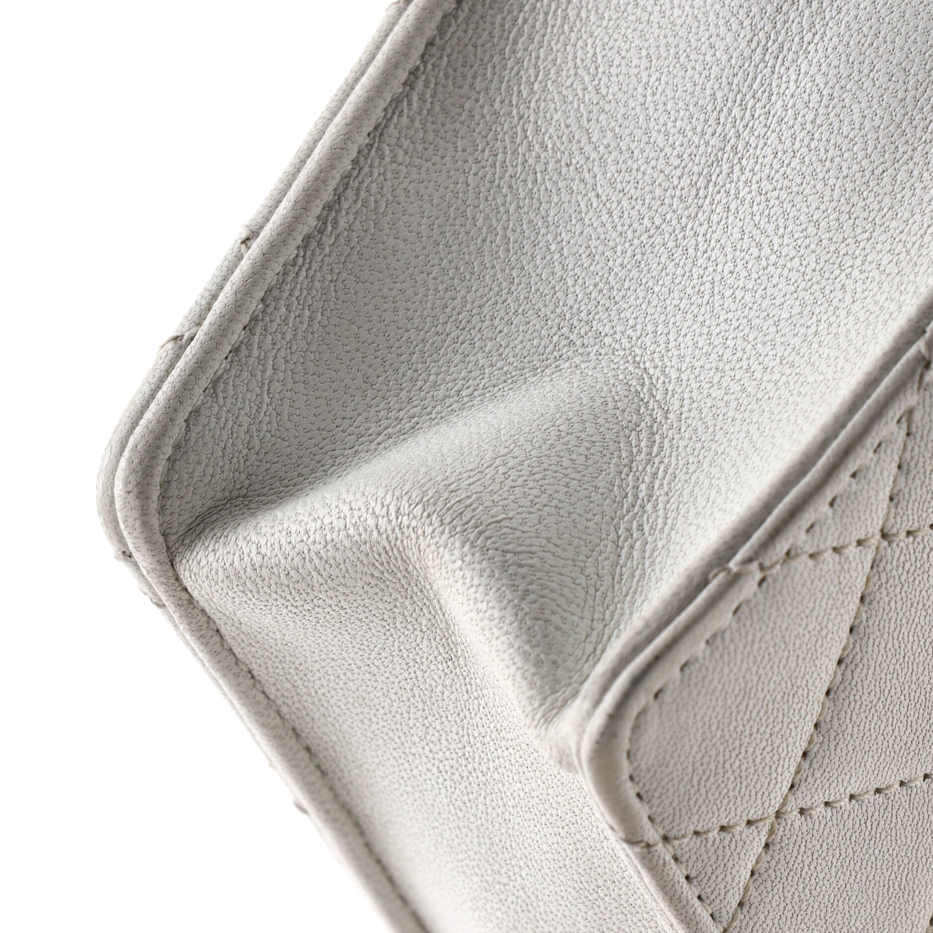 Chic Pearls Flap Bag Quilted Goatskin Mini - Image 7