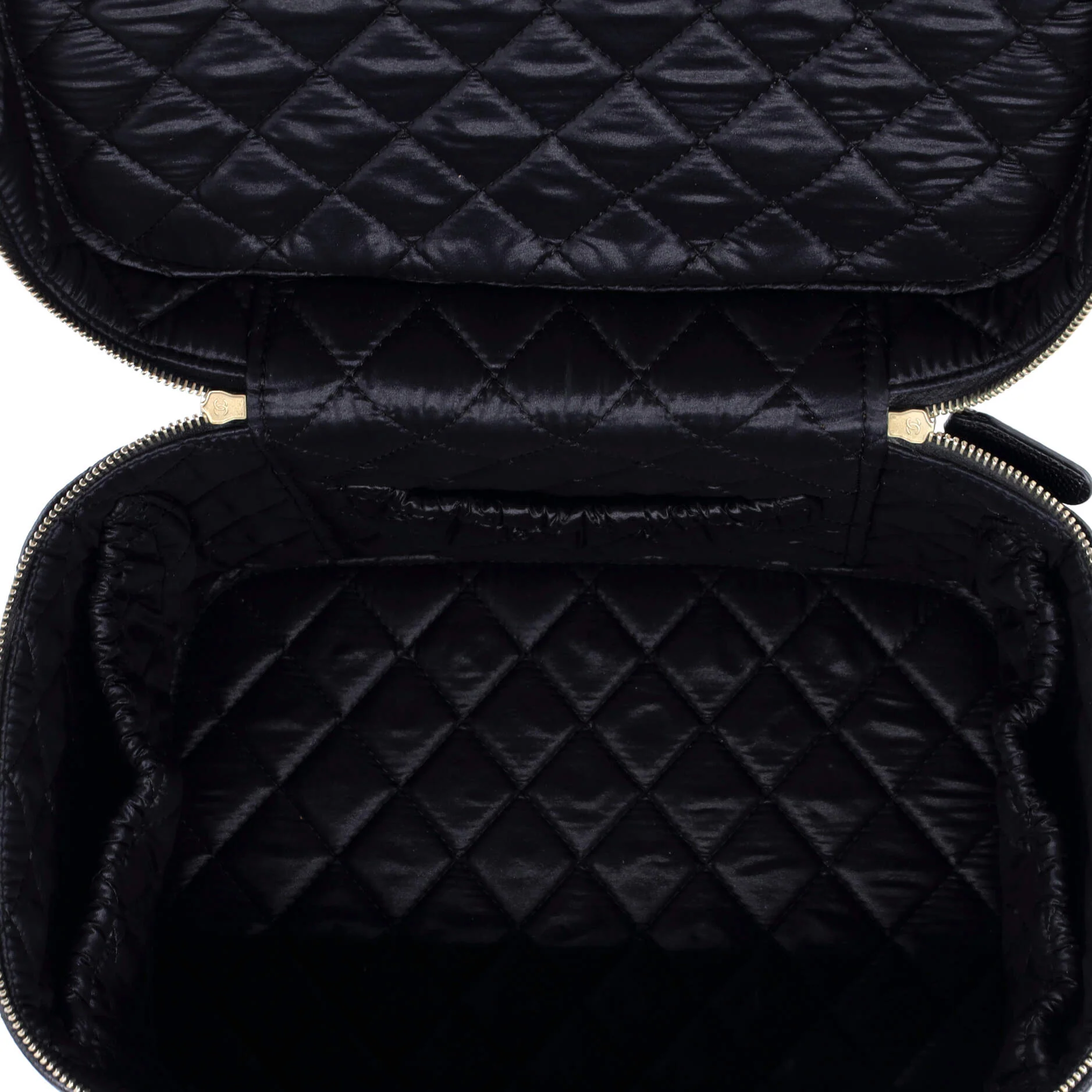Classic Vanity Case Quilted Caviar Medium - Image 5
