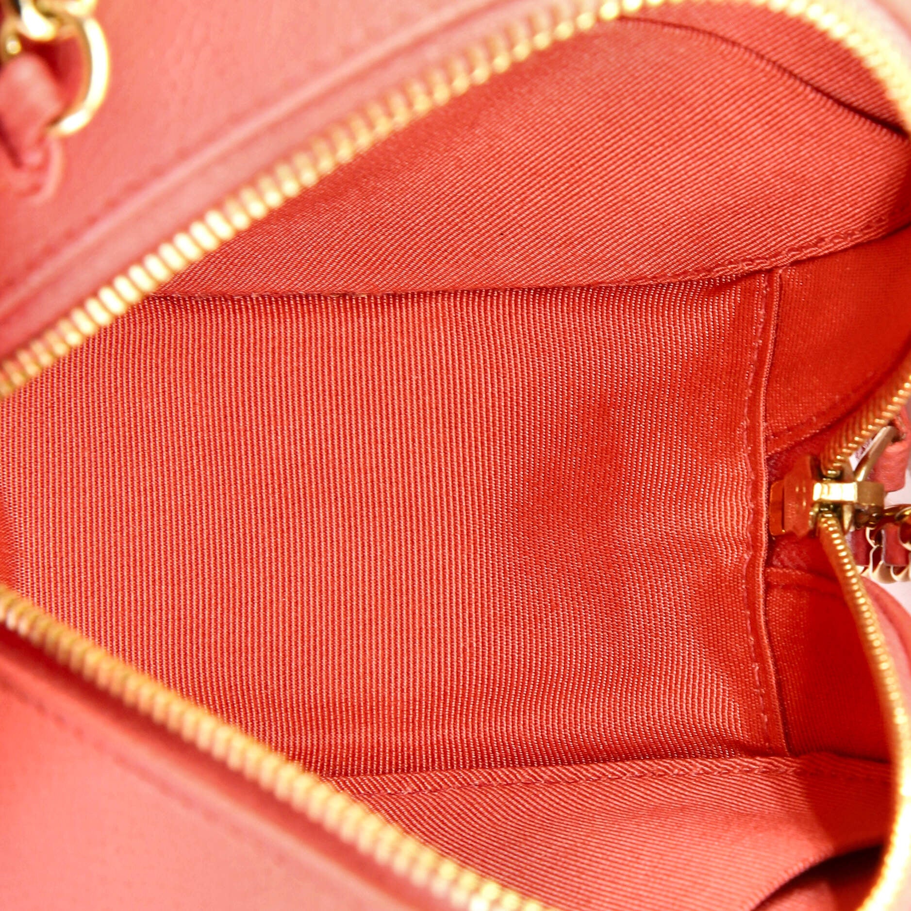 Round Clutch with Chain Quilted Caviar Mini - Image 6
