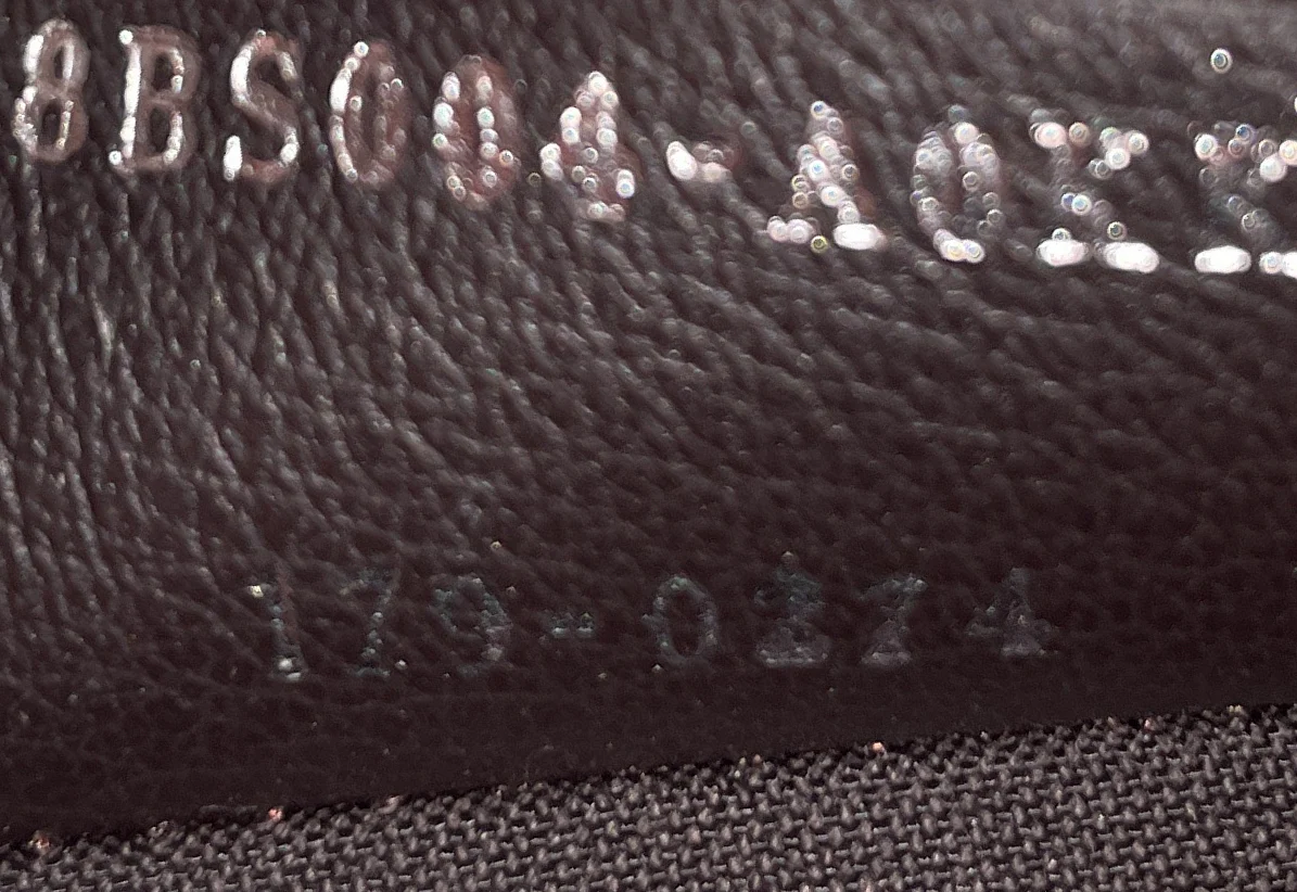 Kan I F Wallet on Chain Leather - Image 8