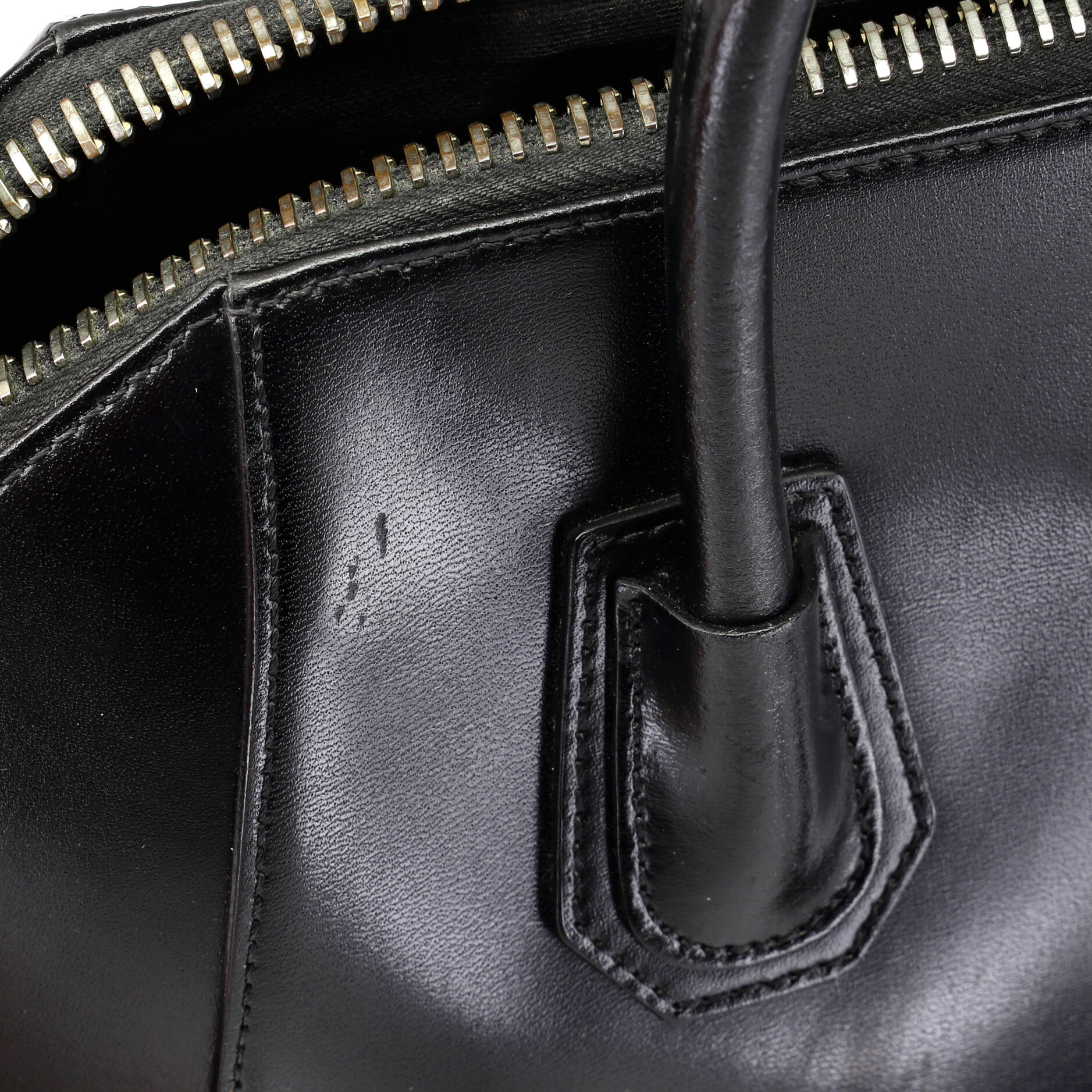 Antigona Bag Glazed Leather Small - Image 6