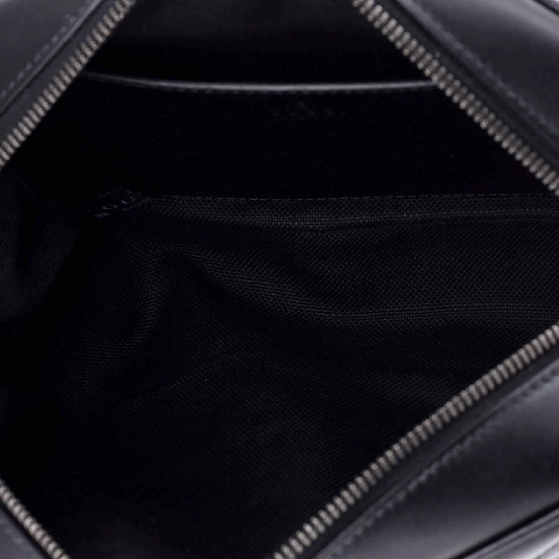 GG Marmont Monochrome Shoulder Bag Matelasse Leather Small - Image 5