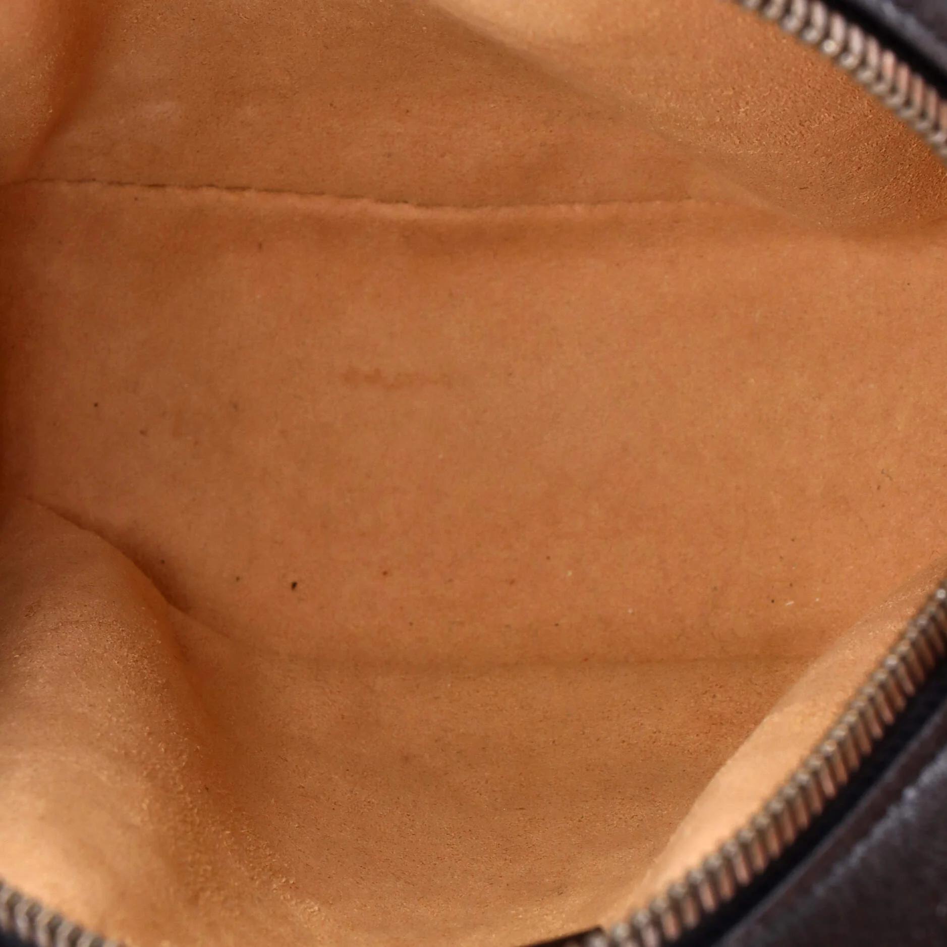 GG Marmont Round Shoulder Bag Matelasse Leather Mini - Image 5