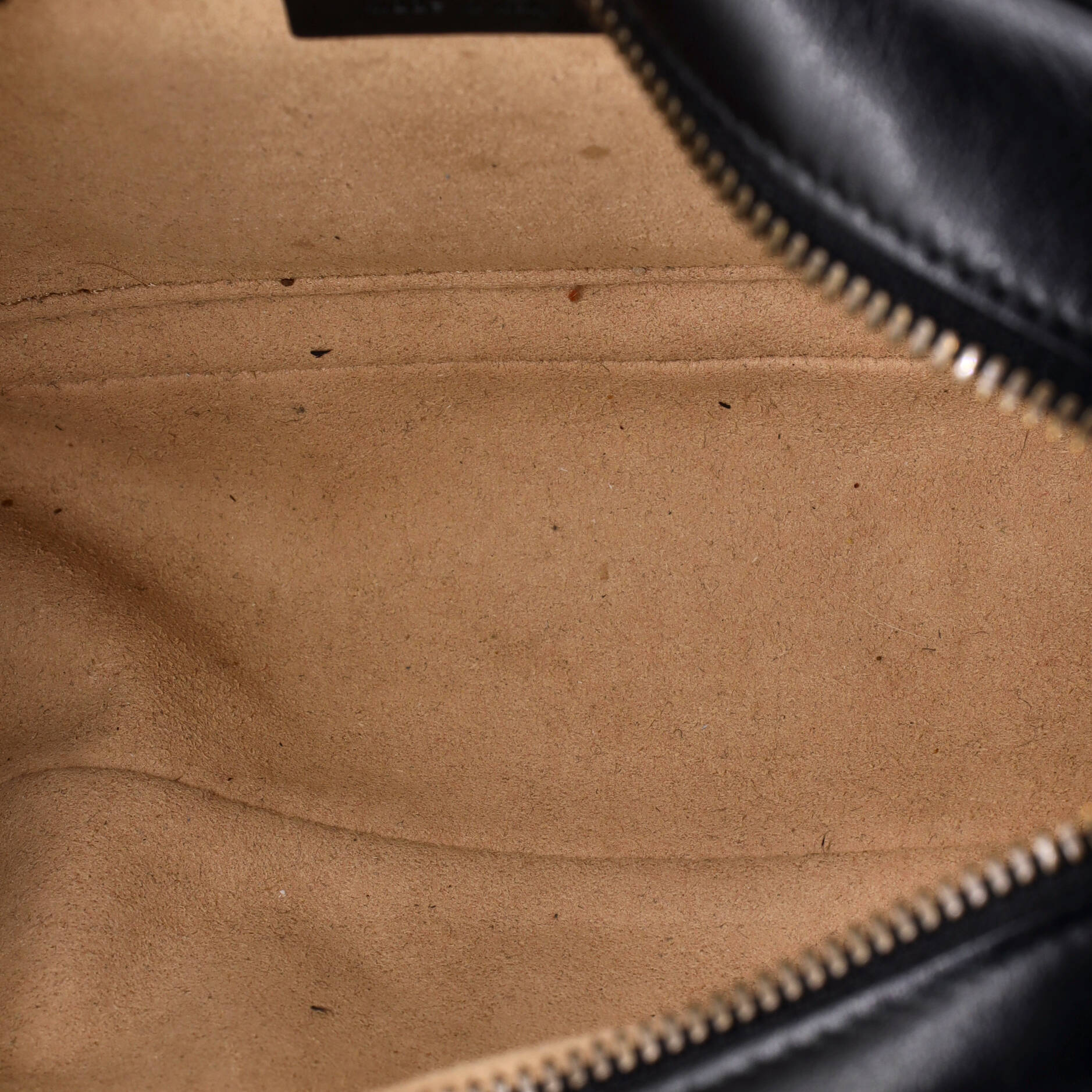 GG Marmont Shoulder Bag Matelasse Leather Small - Image 5