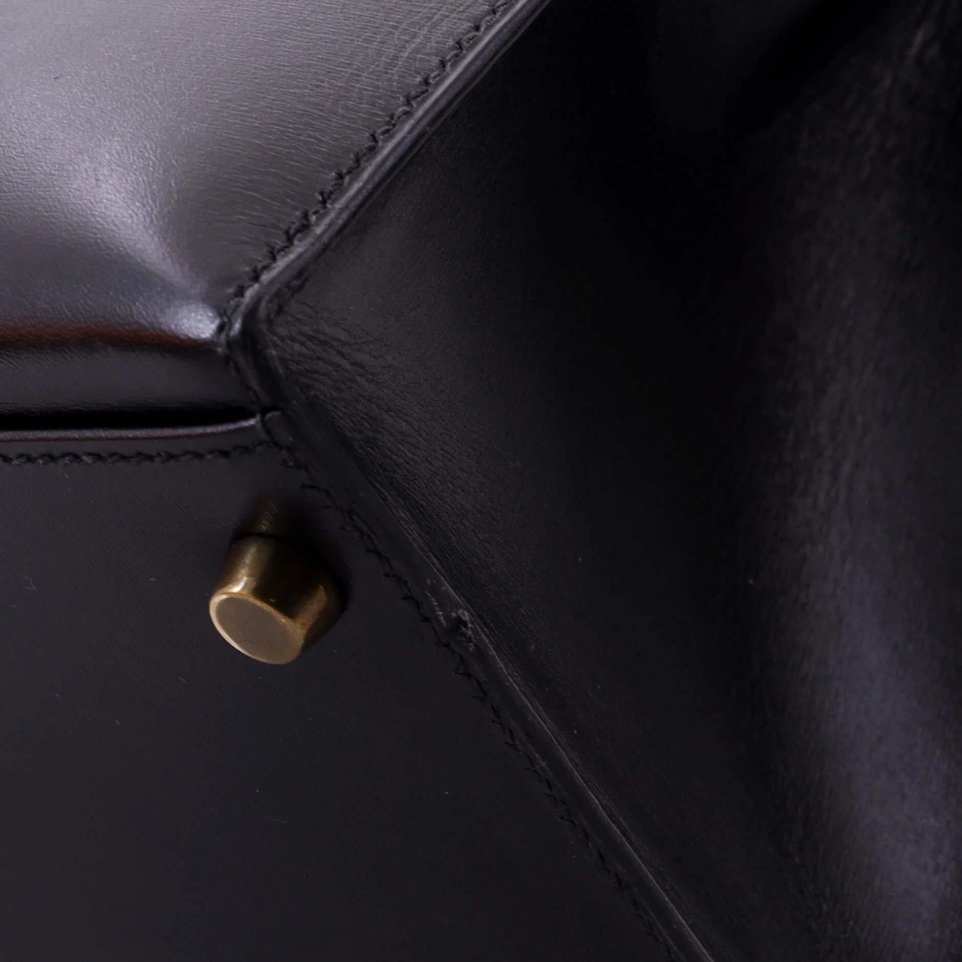 Kelly Handbag Noir Box Calf with Gold Hardware 32 - Image 8
