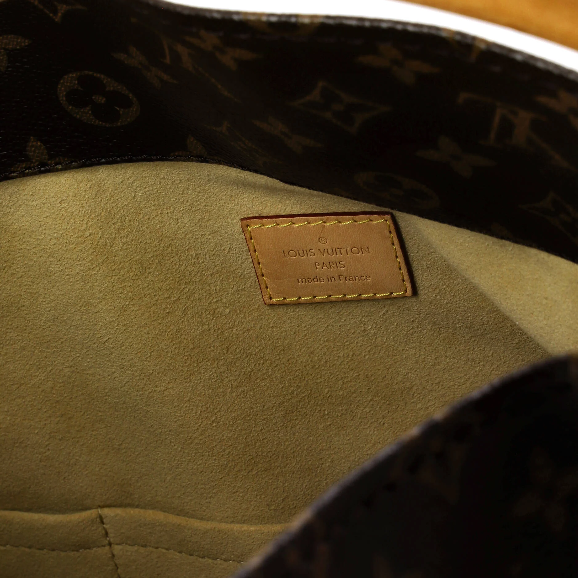 Artsy Handbag Monogram Canvas GM - Image 6