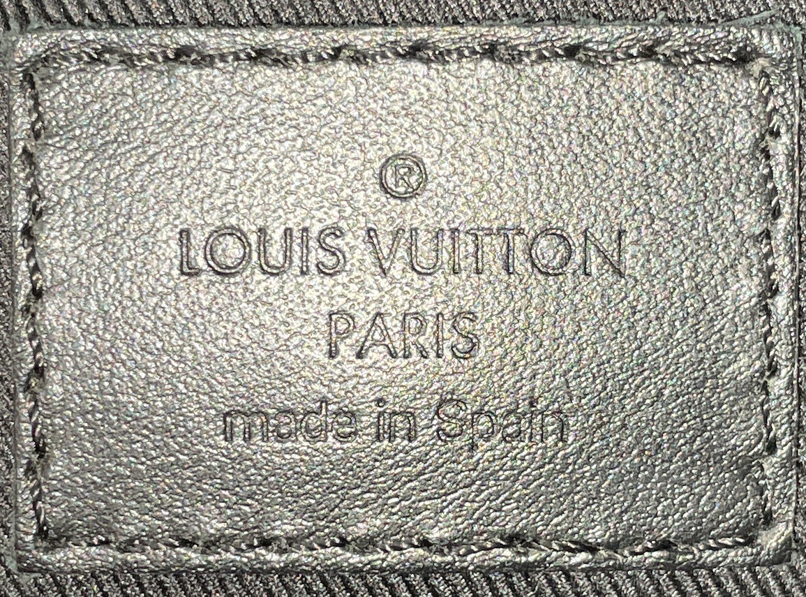 Discovery Bumbag Monogram Shadow Leather PM - Image 9