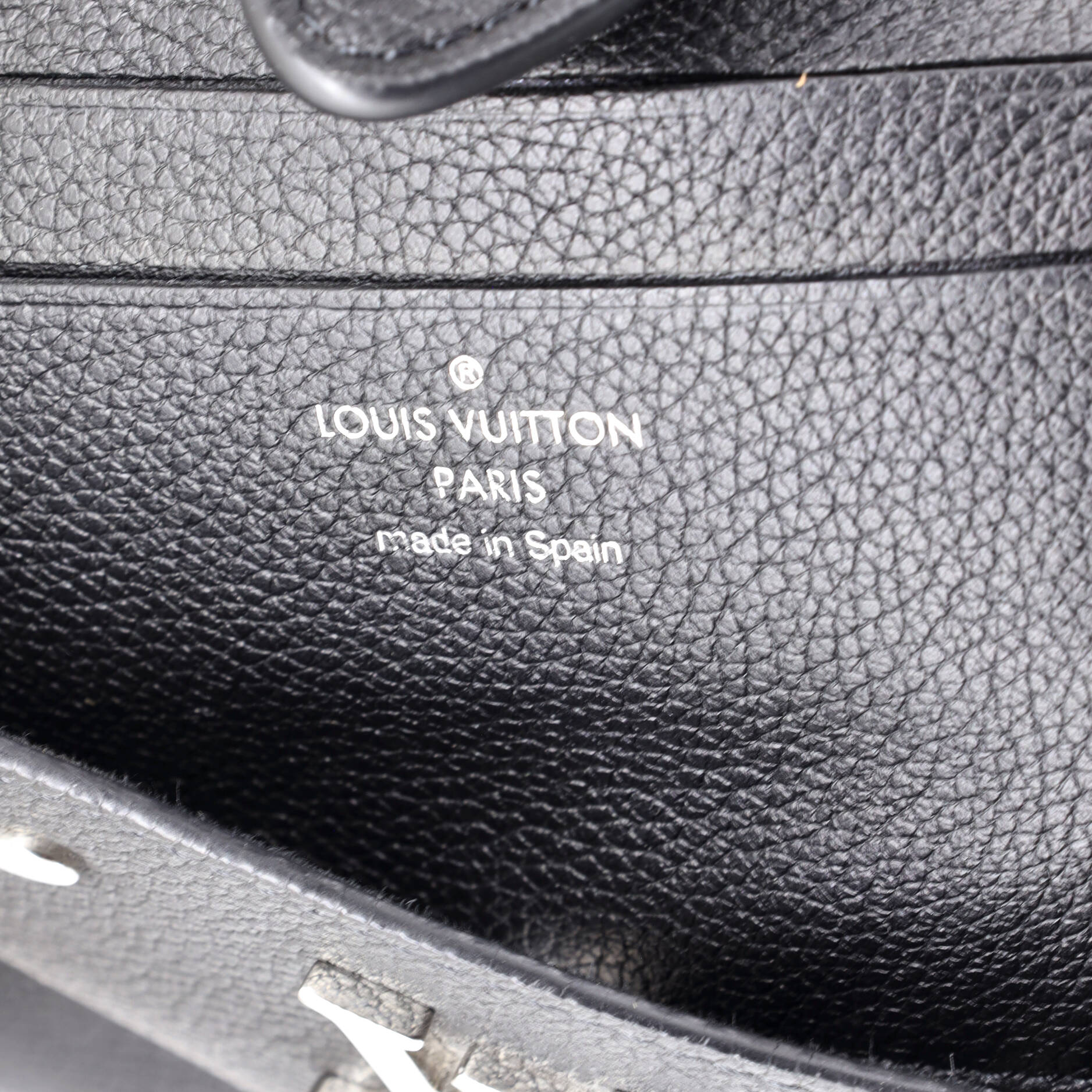 Lockme Bucket Bag Leather Nano - Image 7