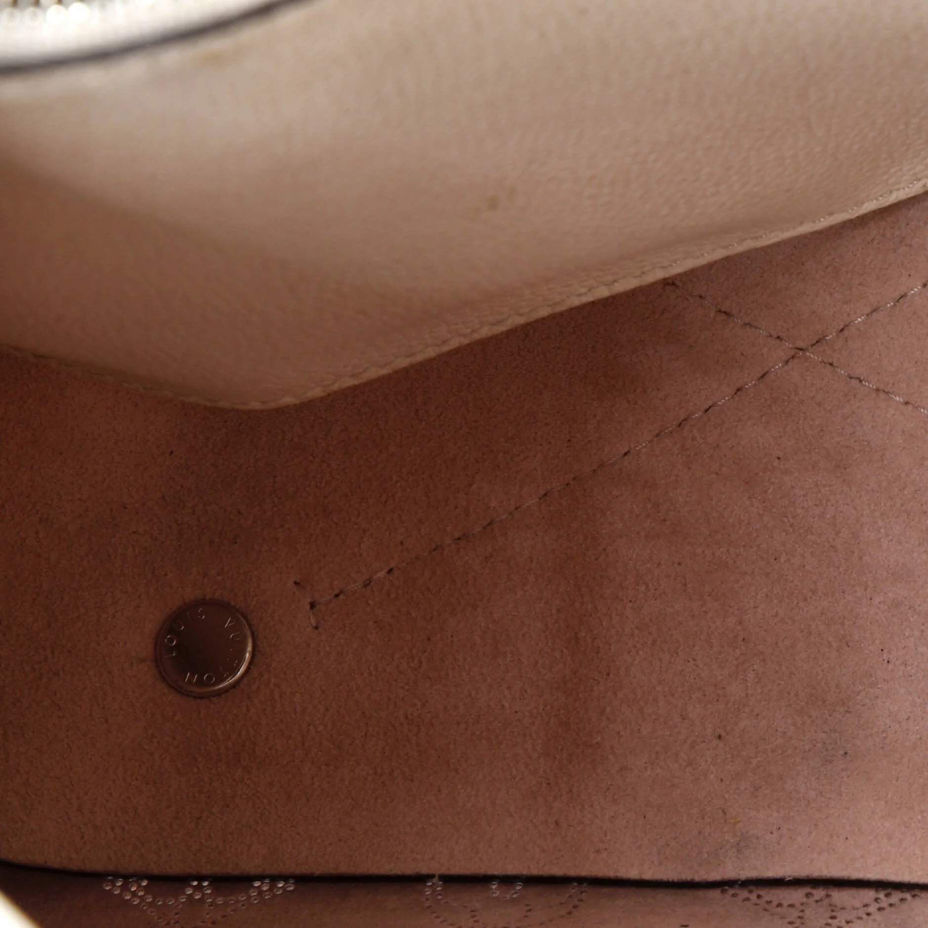 Muria Bucket Bag Mahina Leather - Image 5