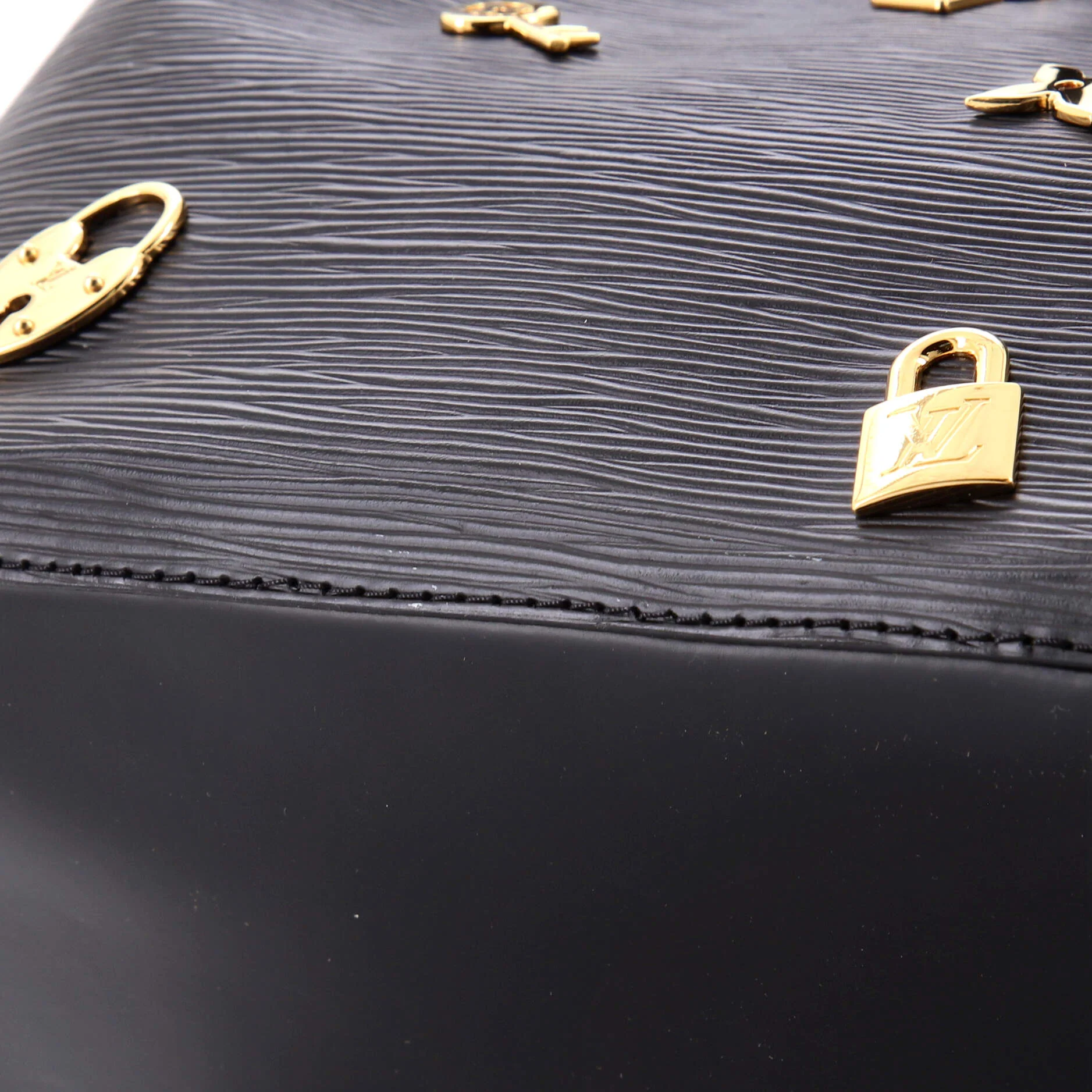 NeoNoe Handbag Love Lock Epi Leather - Image 7