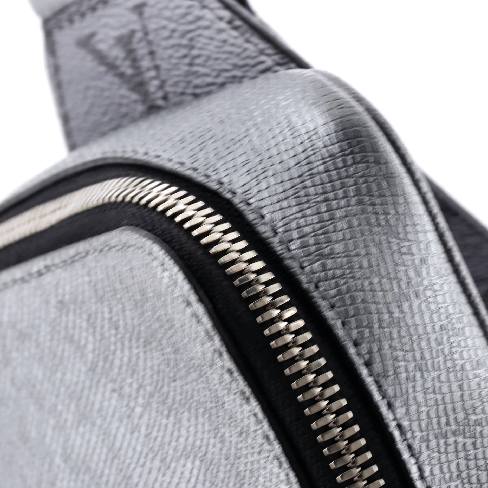 Outdoor Slingbag Monogram Taigarama - Image 6