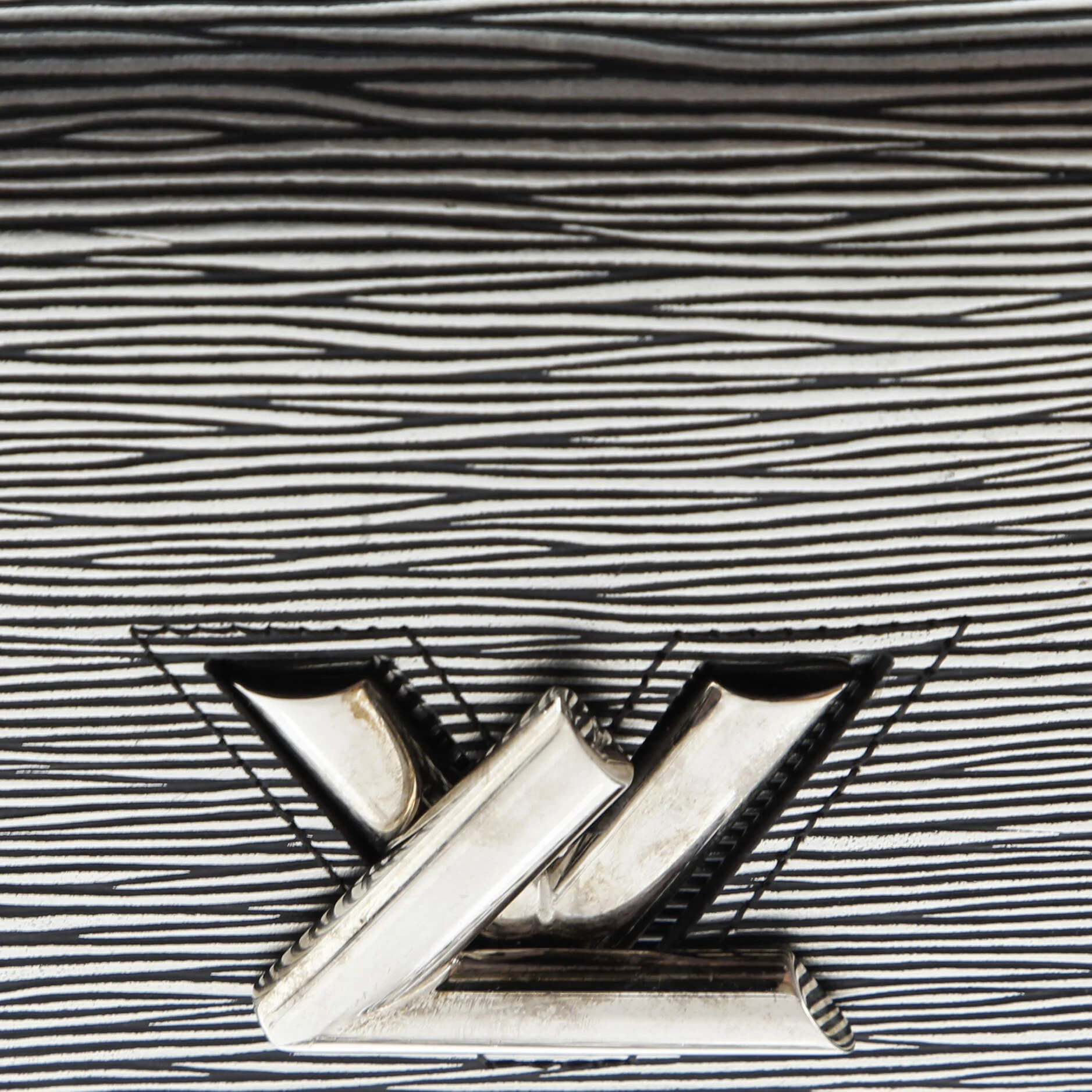 Twist Chain Wallet Epi Leather - Image 7