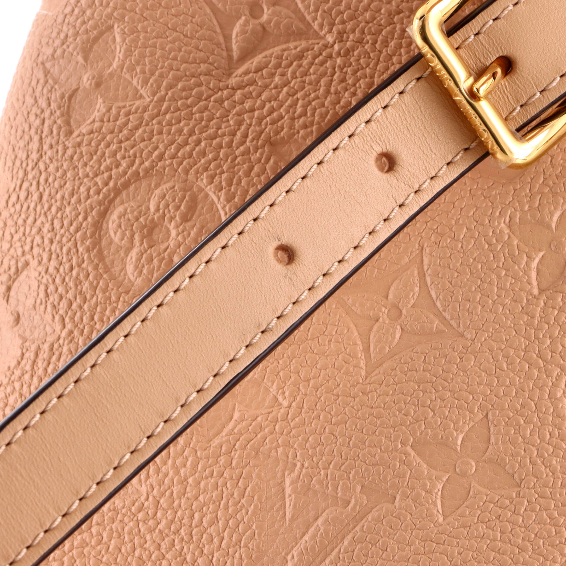 V Tote Monogram Empreinte Leather MM - Image 7