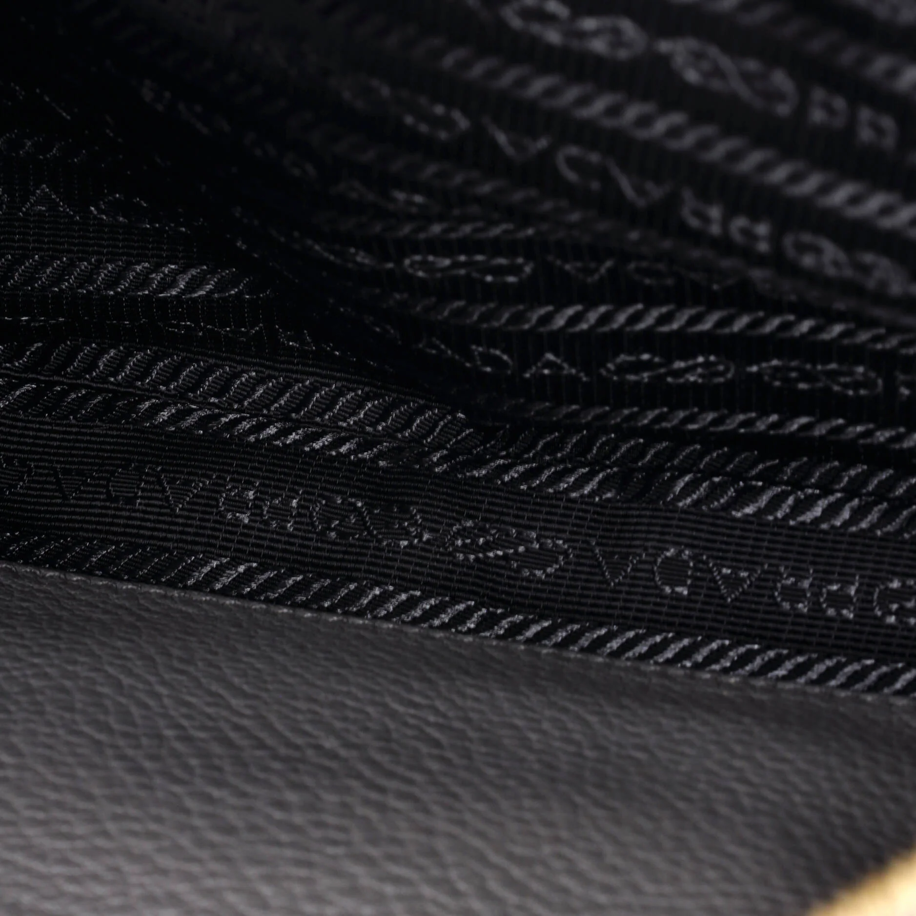 Flat Zip Crossbody Bag Vitello Daino Mini - Image 5