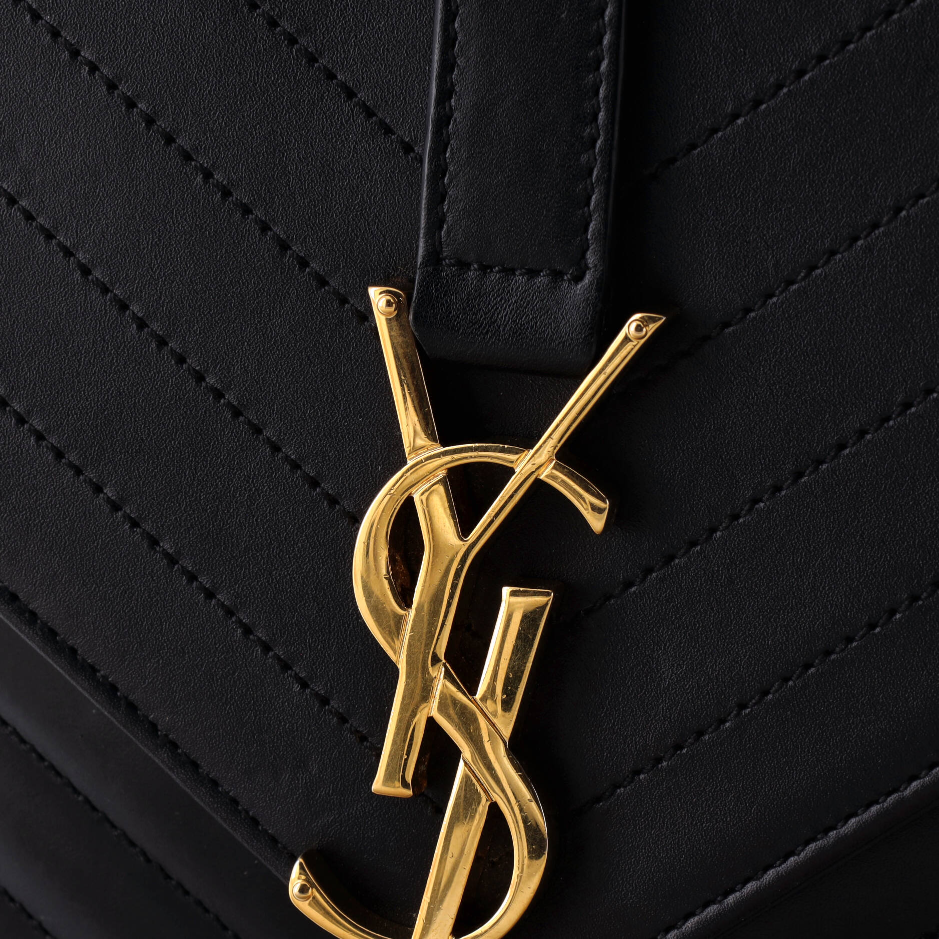 Classic Monogram Envelope Chain Bag Matelasse Chevron Leather Medium - Image 6