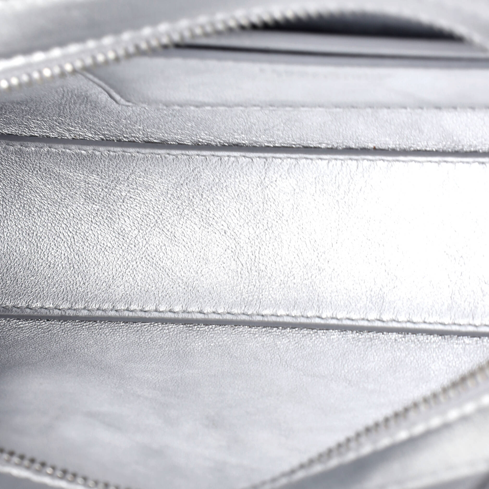 Hug Pouch Bag Leather Mini - Image 5
