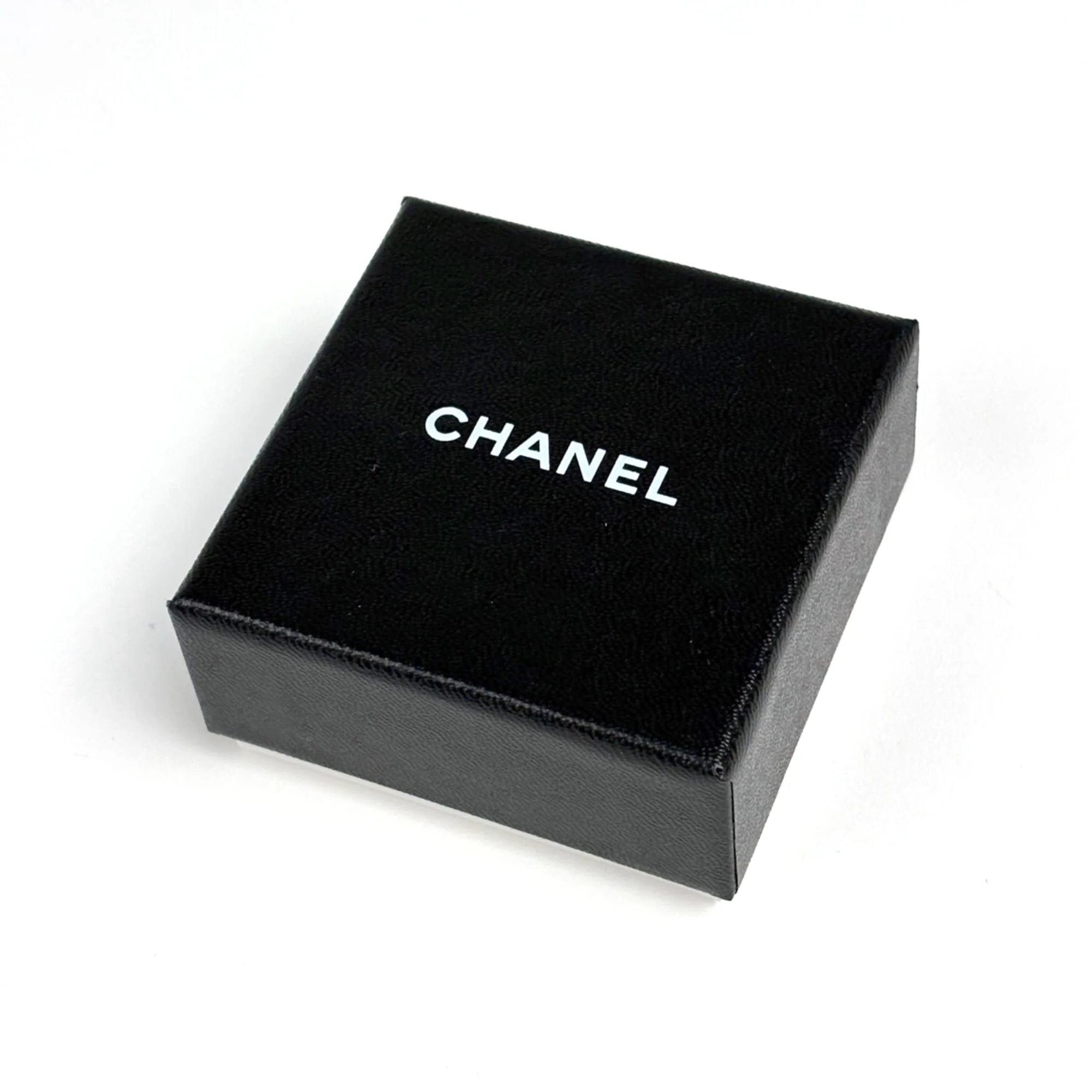 CC Logo Pendant Necklace Metal - Image 6