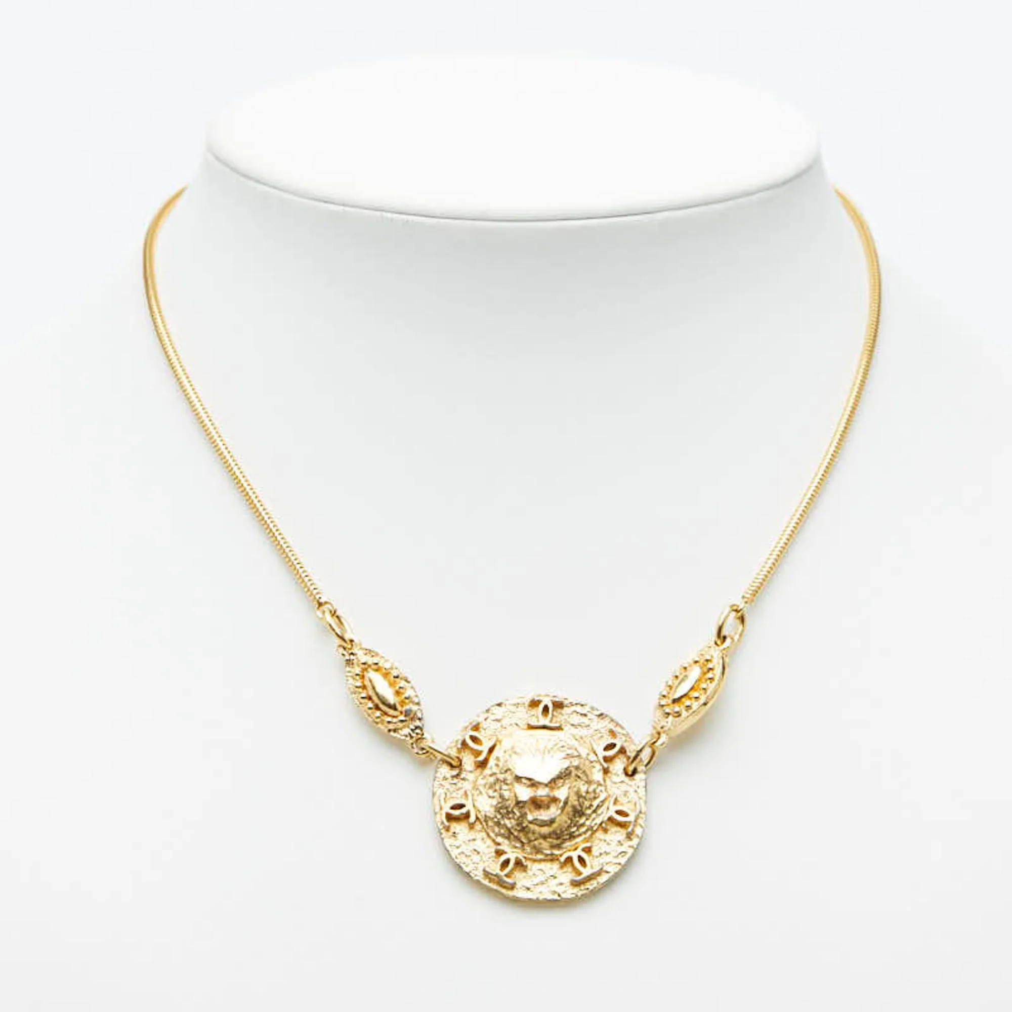 CC Logo Round Pendant Necklace Metal - Image 7