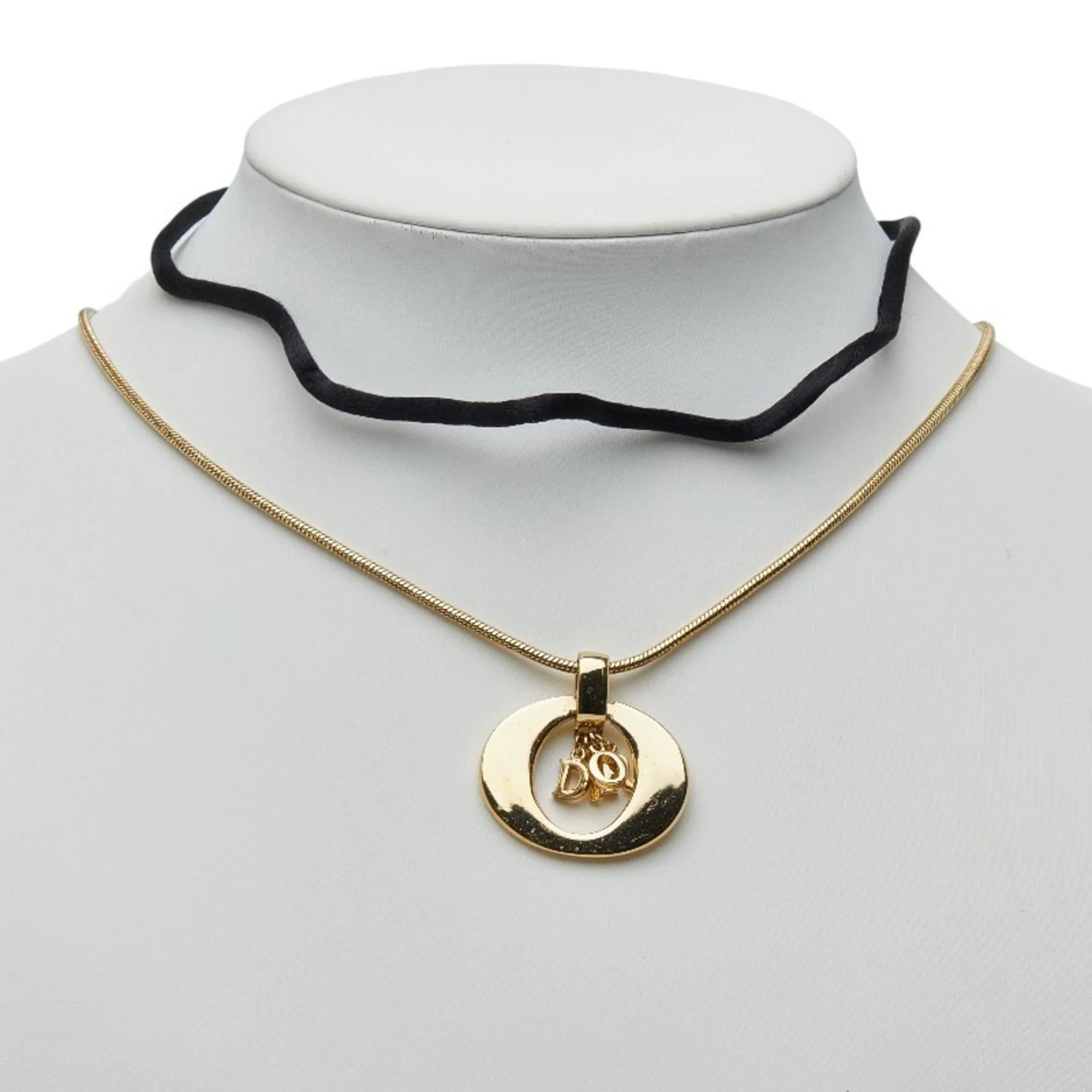Circle Pendant Necklace Gold - Image 9