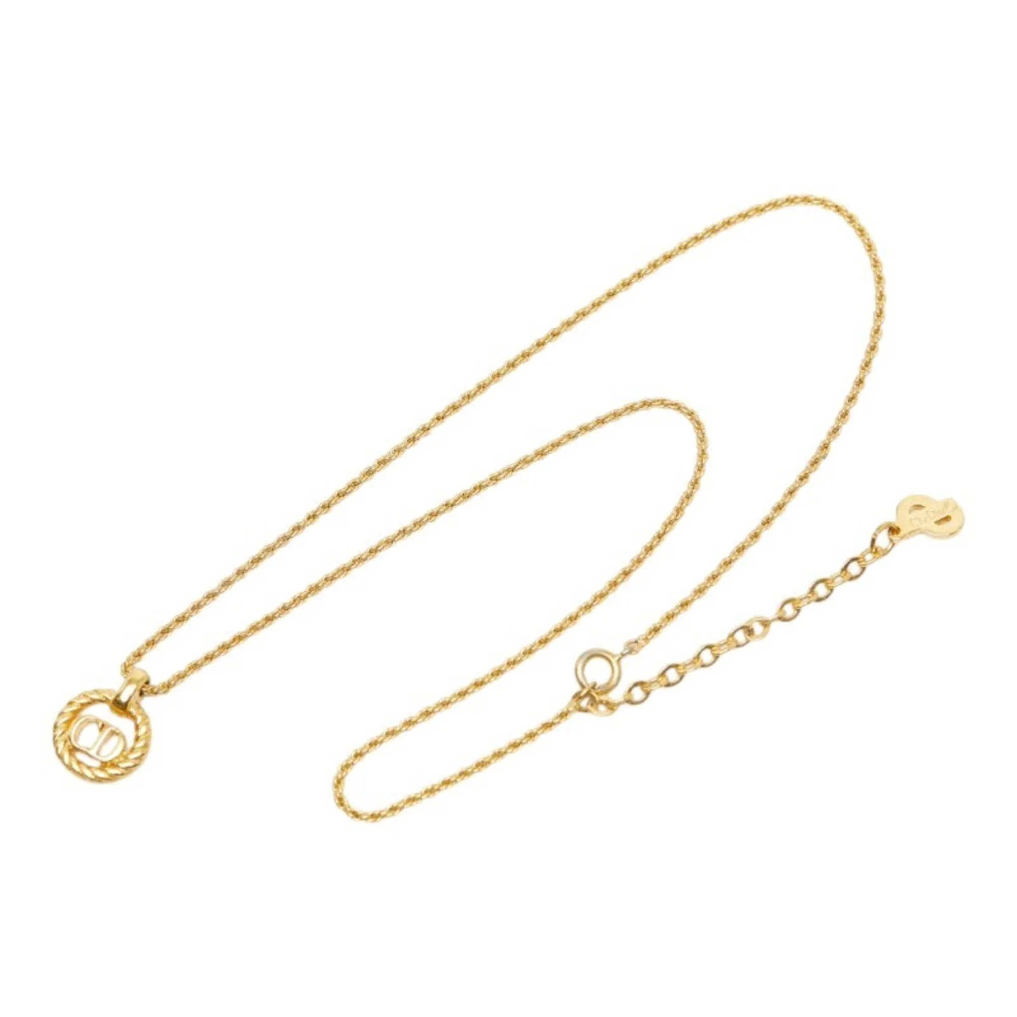 Twist Metal Chain Pendant Necklace Gold - Image 3
