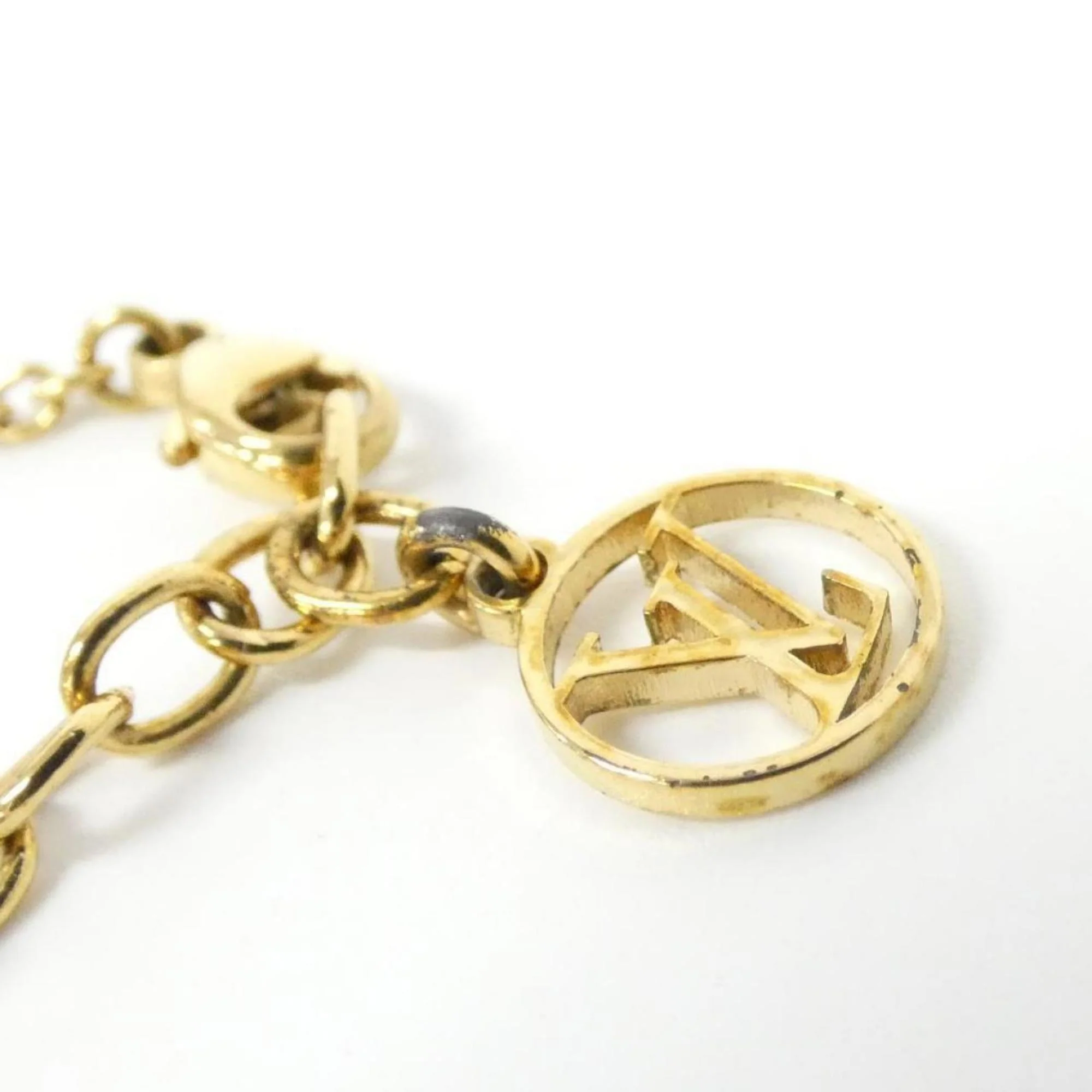 Essential V Pendant Necklace Gold - Image 5